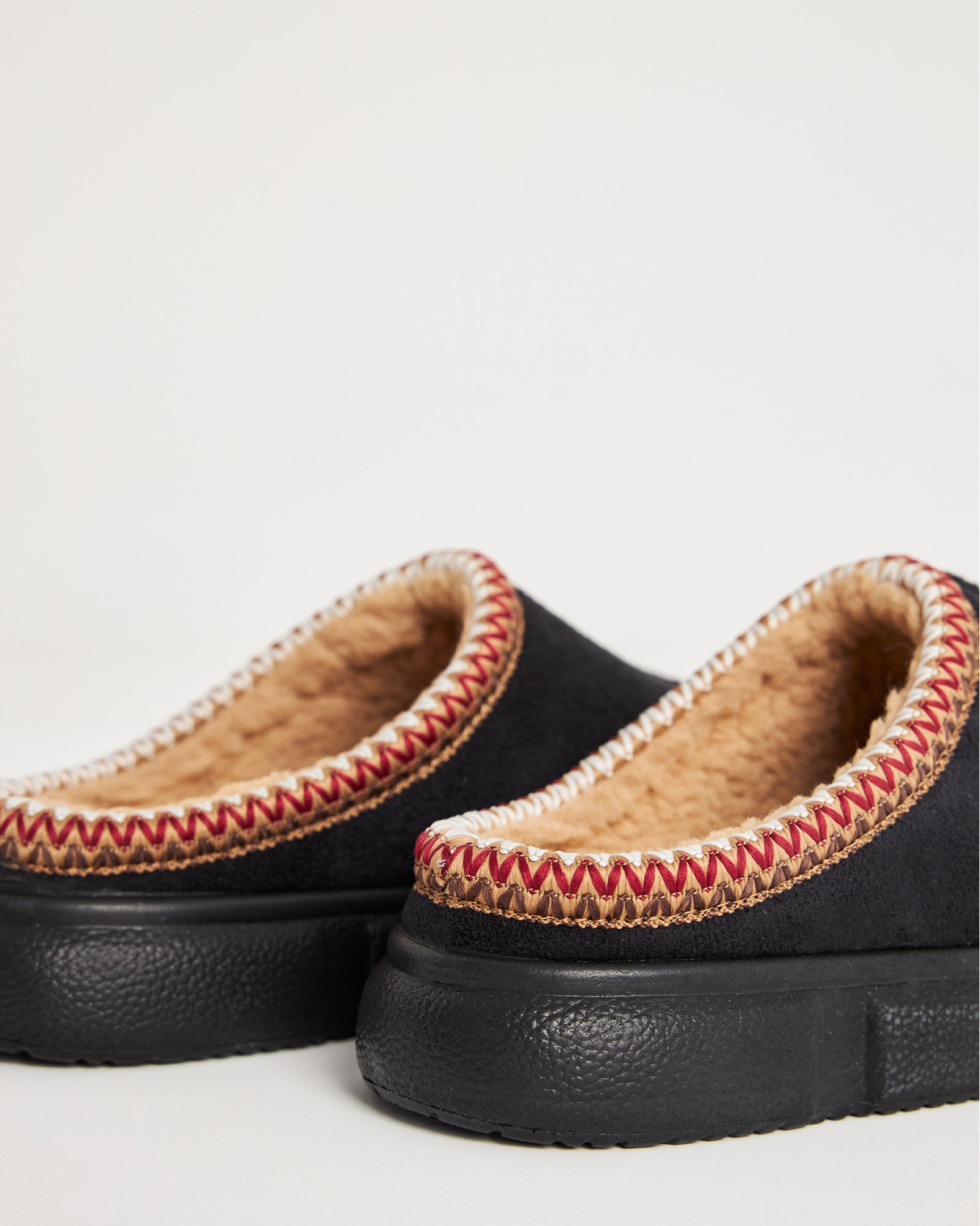 Kadın Kışlık Siyah Süet Etnik Desenli Ev İçi Ayakkabı