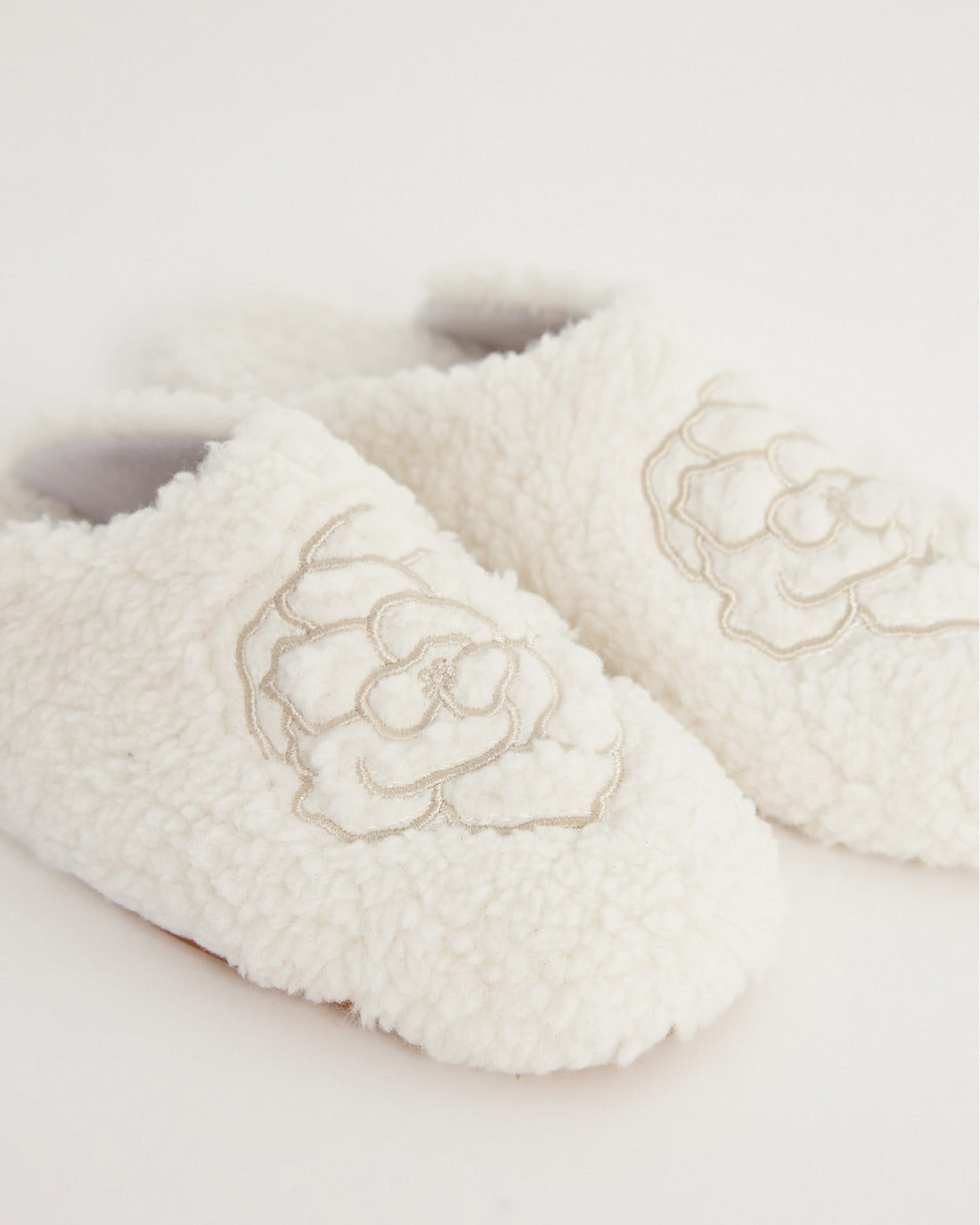 Kadın Kışlık Beyaz Gül Desenli Ev Terliği