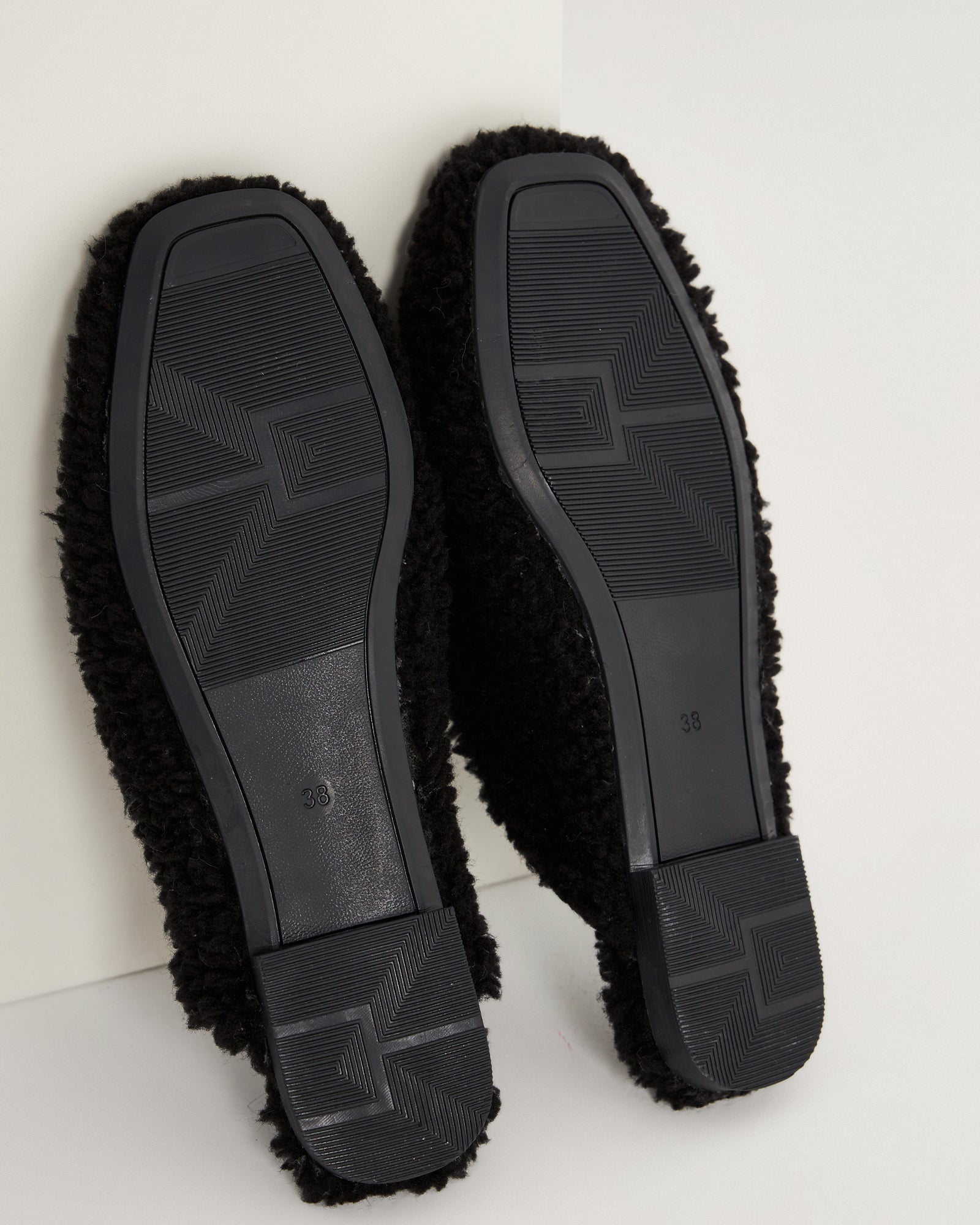 Kadın Kışlık Siyah Gül Desenli Ev Terliği