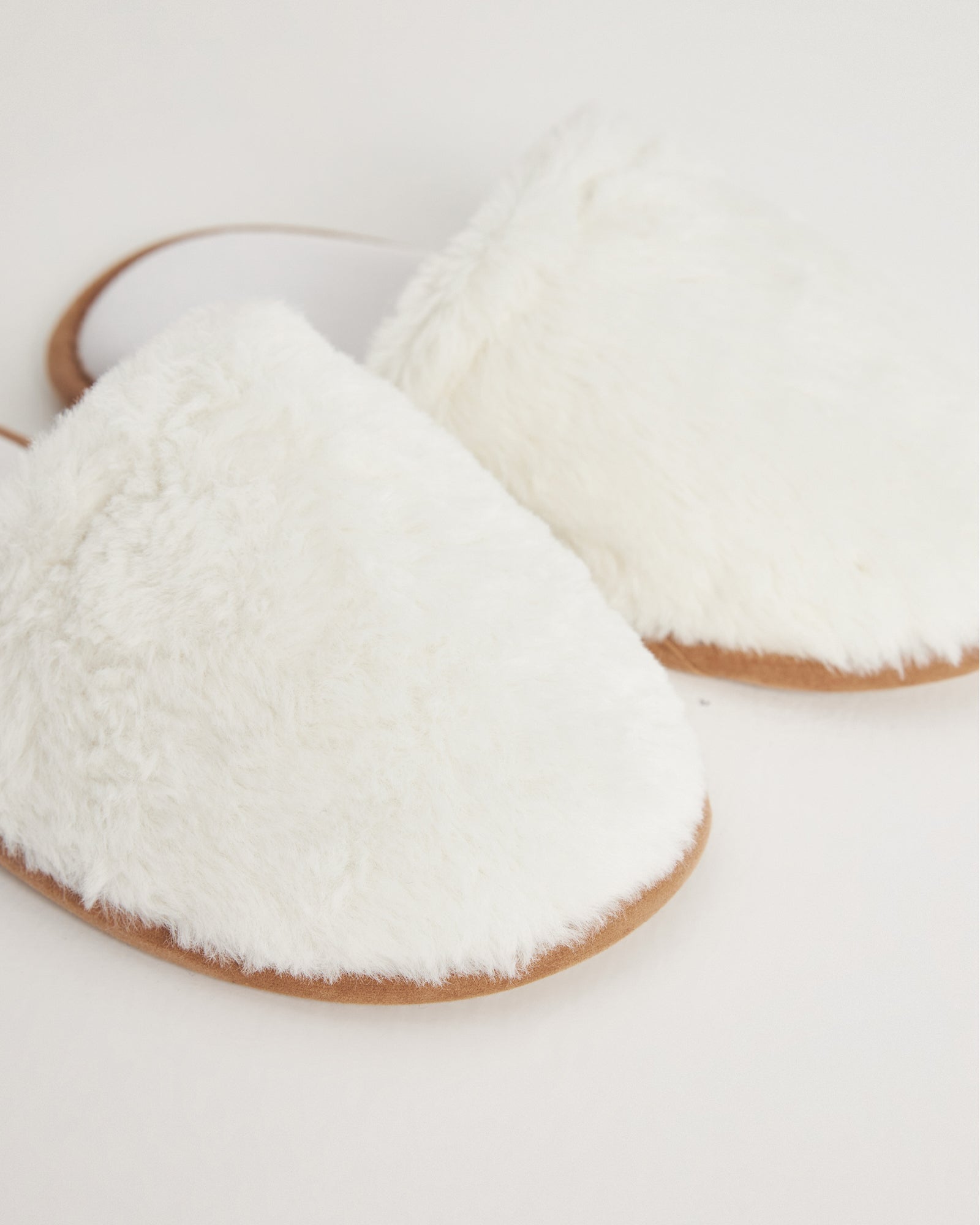 kadın ev terliği,kadın ev içi terlik,bayan ev terliği,kadın kışlık terlik,kadın yazlık terlik,evde giyilen kadın terlikleri,kadın konforlu terlik,rahat kadın ev terliği,kaymaz taban kadın terlik,kapalı kadın ev terliği