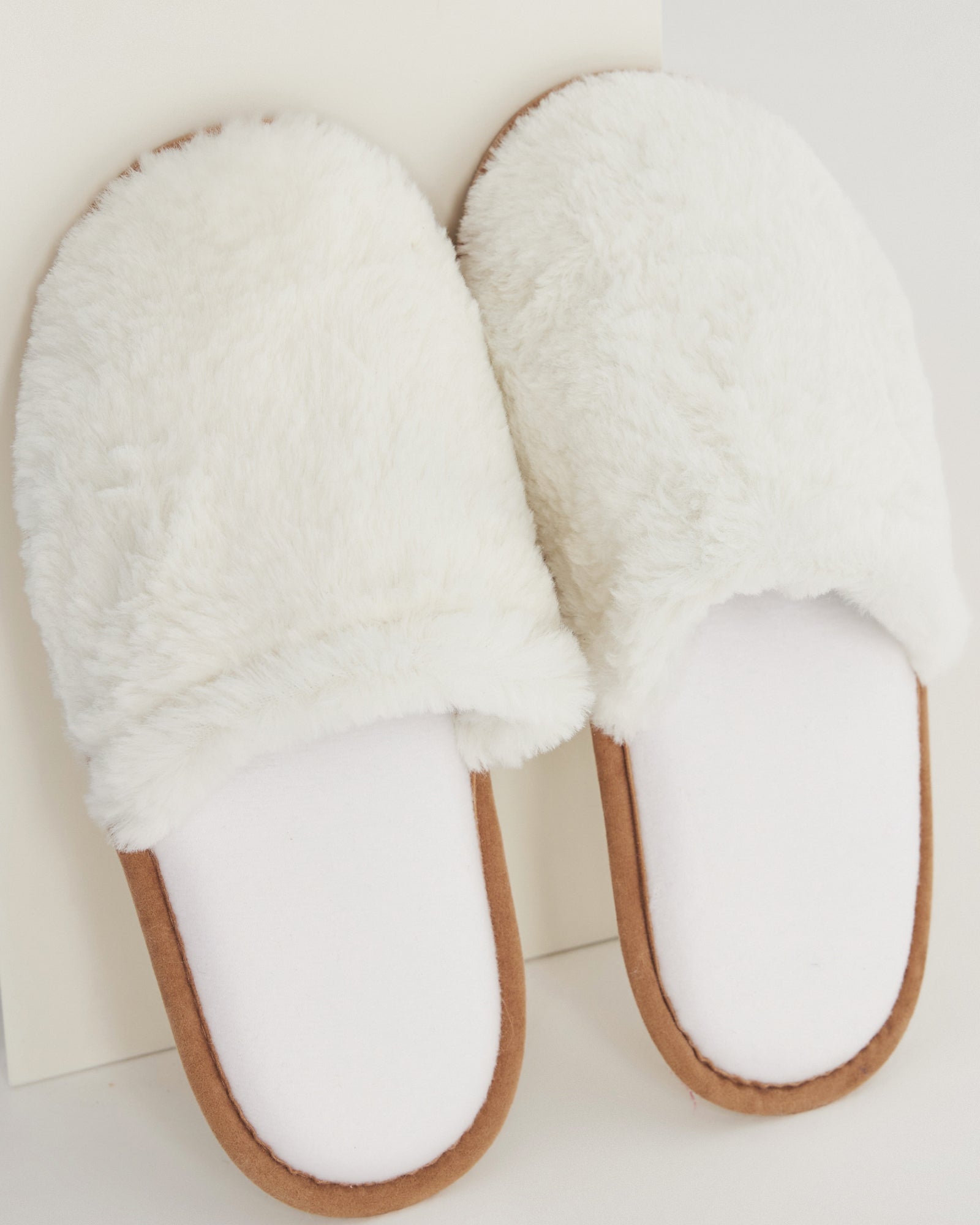 kadın ev terliği,kadın ev içi terlik,bayan ev terliği,kadın kışlık terlik,kadın yazlık terlik,evde giyilen kadın terlikleri,kadın konforlu terlik,rahat kadın ev terliği,kaymaz taban kadın terlik,kapalı kadın ev terliği