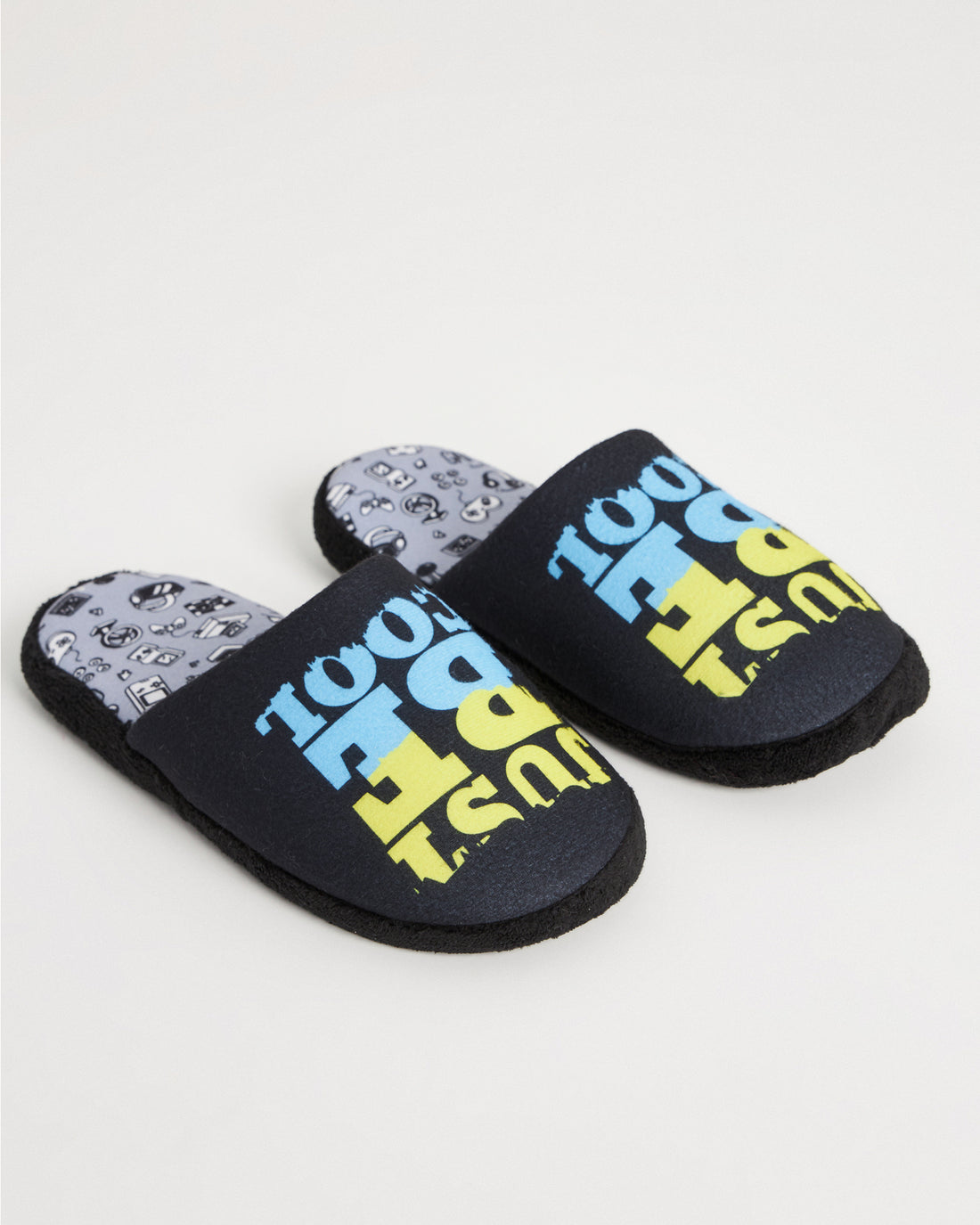 erkek ev terliği,erkek ev içi terlik,erkek ev terliği modelleri,erkek kışlık terlik,erkek yazlık ev terliği,erkek ev terliği fiyatları,evde giyilen erkek terlikleri,rahat erkek ev terliği,konforlu erkek ev terliği