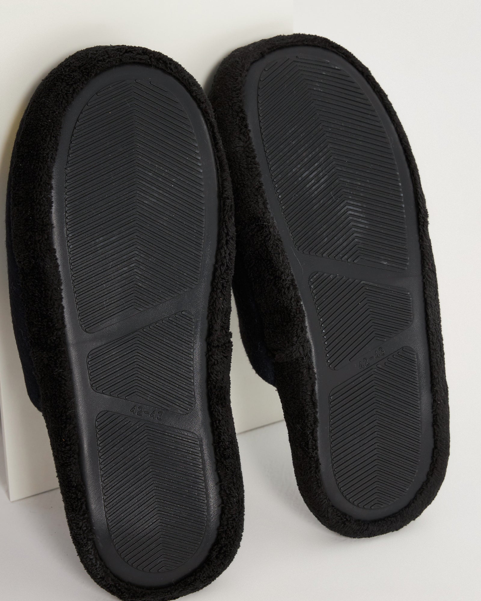 erkek ev terliği,erkek ev içi terlik,erkek ev terliği modelleri,erkek kışlık terlik,erkek yazlık ev terliği,erkek ev terliği fiyatları,evde giyilen erkek terlikleri,rahat erkek ev terliği,konforlu erkek ev terliği