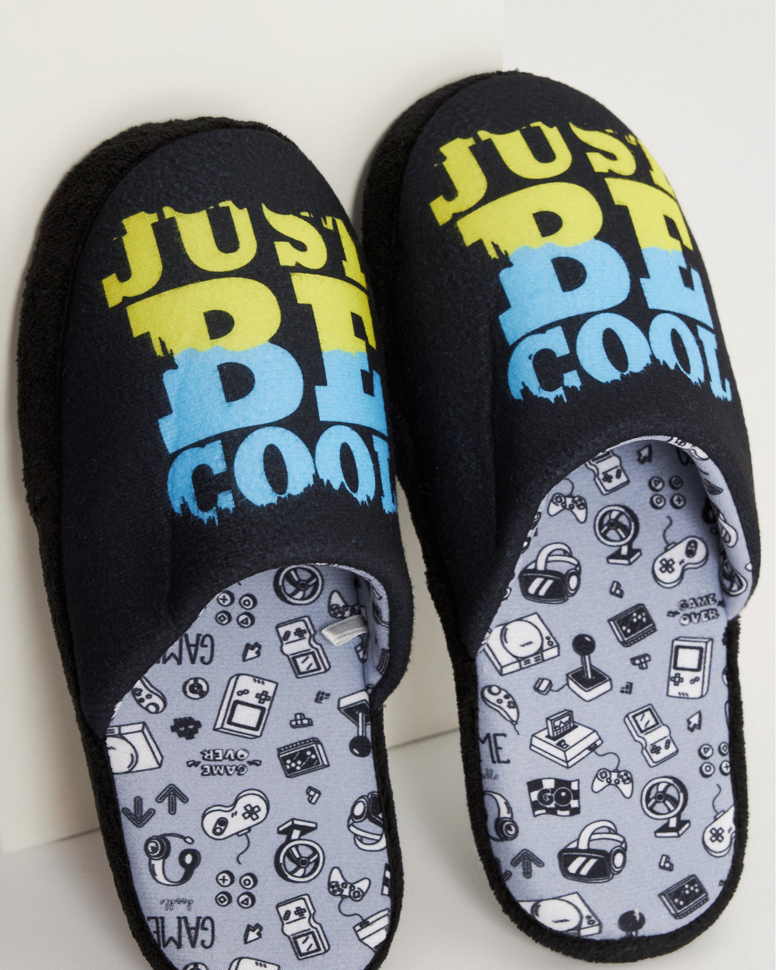 erkek ev terliği,erkek ev içi terlik,erkek ev terliği modelleri,erkek kışlık terlik,erkek yazlık ev terliği,erkek ev terliği fiyatları,evde giyilen erkek terlikleri,rahat erkek ev terliği,konforlu erkek ev terliği