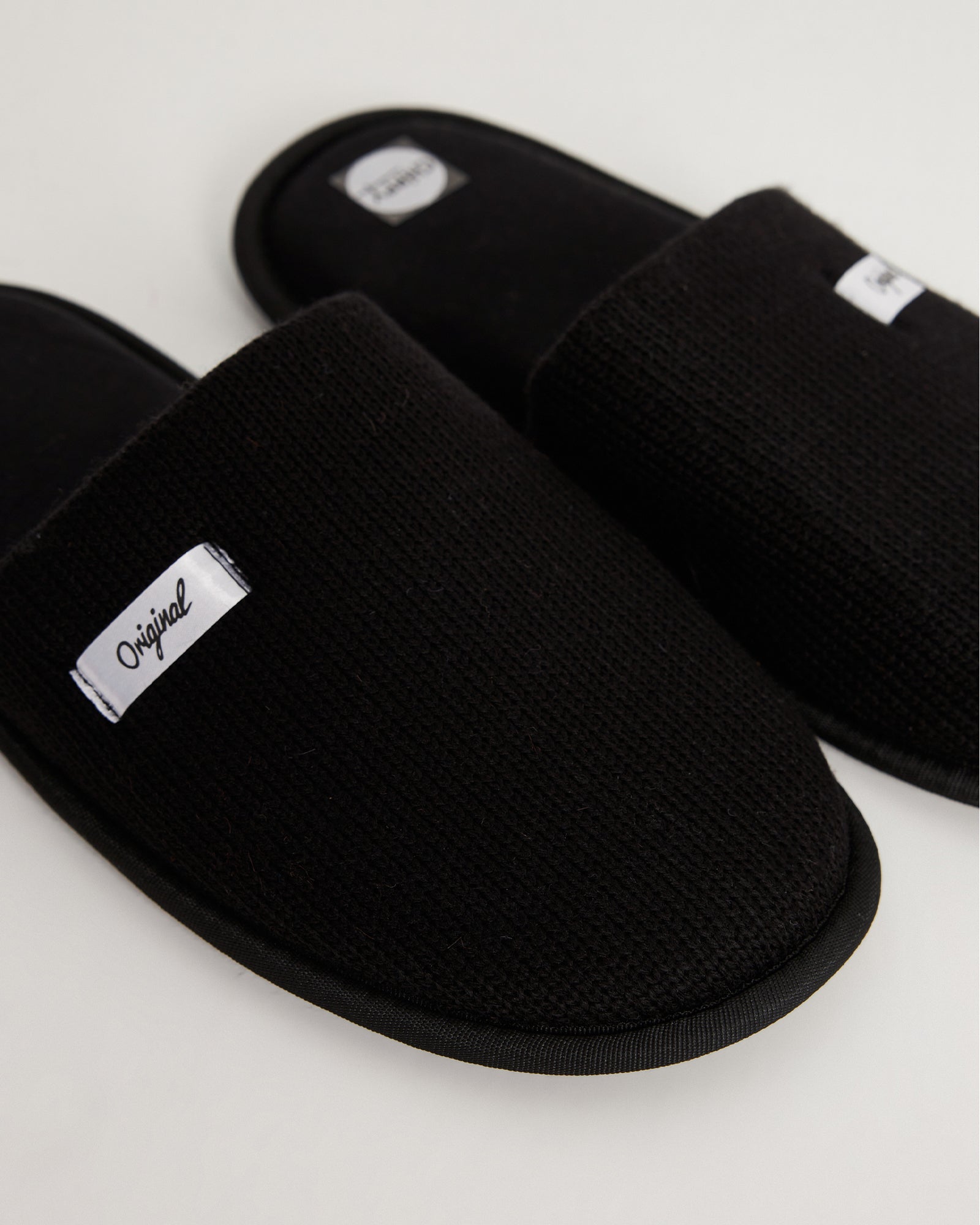 erkek ev terliği,erkek ev içi terlik,erkek ev terliği modelleri,erkek kışlık terlik,erkek yazlık ev terliği,erkek ev terliği fiyatları,evde giyilen erkek terlikleri,rahat erkek ev terliği,konforlu erkek ev terliği