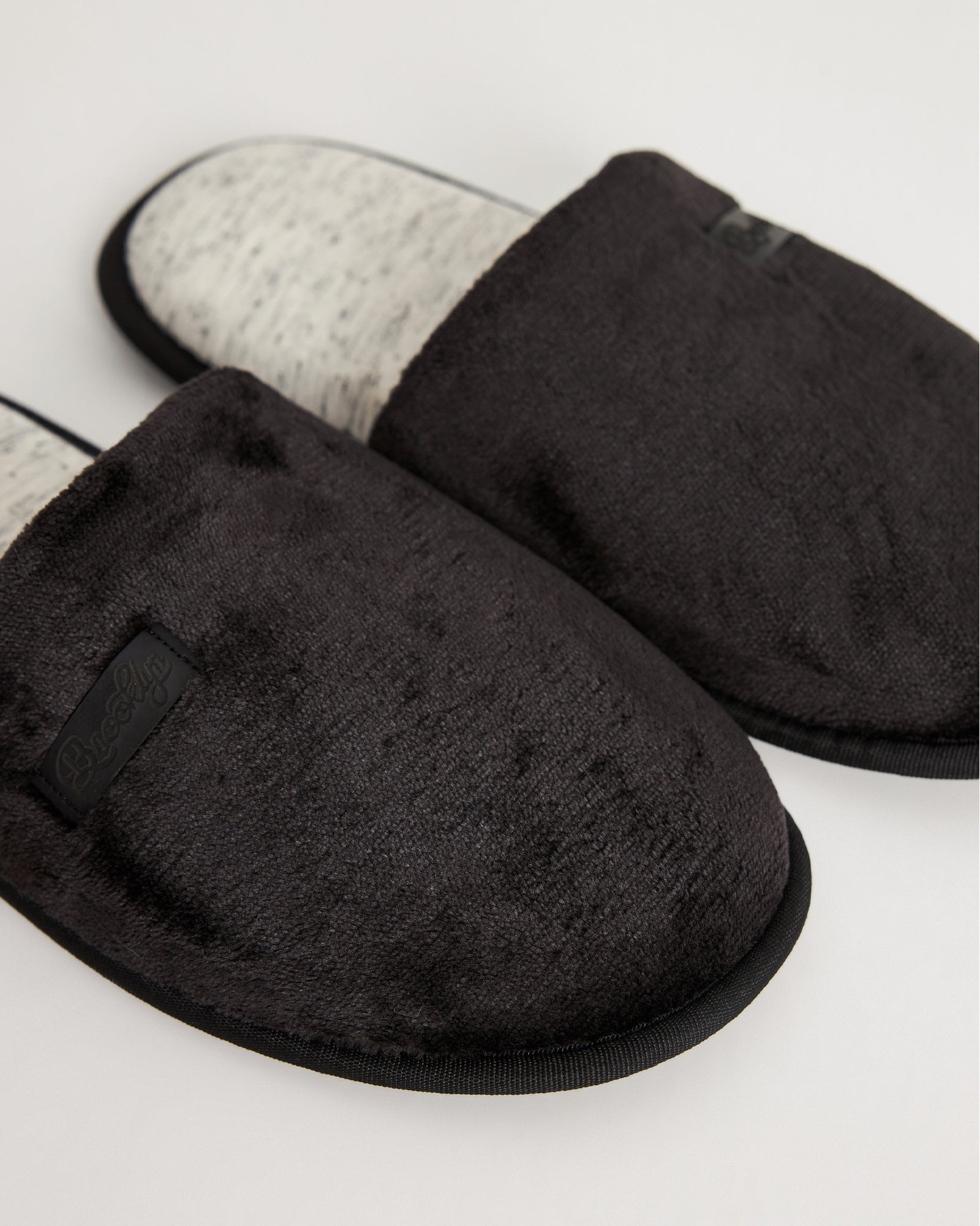 erkek ev terliği,erkek ev içi terlik,erkek ev terliği modelleri,erkek kışlık terlik,erkek yazlık ev terliği,erkek ev terliği fiyatları,evde giyilen erkek terlikleri,rahat erkek ev terliği,konforlu erkek ev terliği