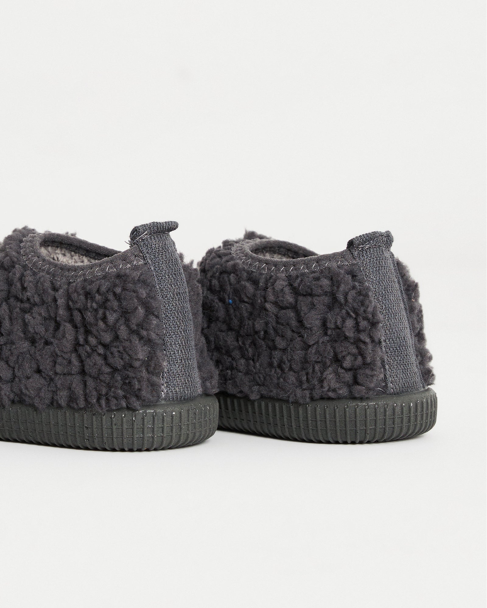 Çocuk ve Bebek Kışlık Geyik Figürlü Rahat Tabanlı Bahçe, Kreş ve Ev Ayakkabısı