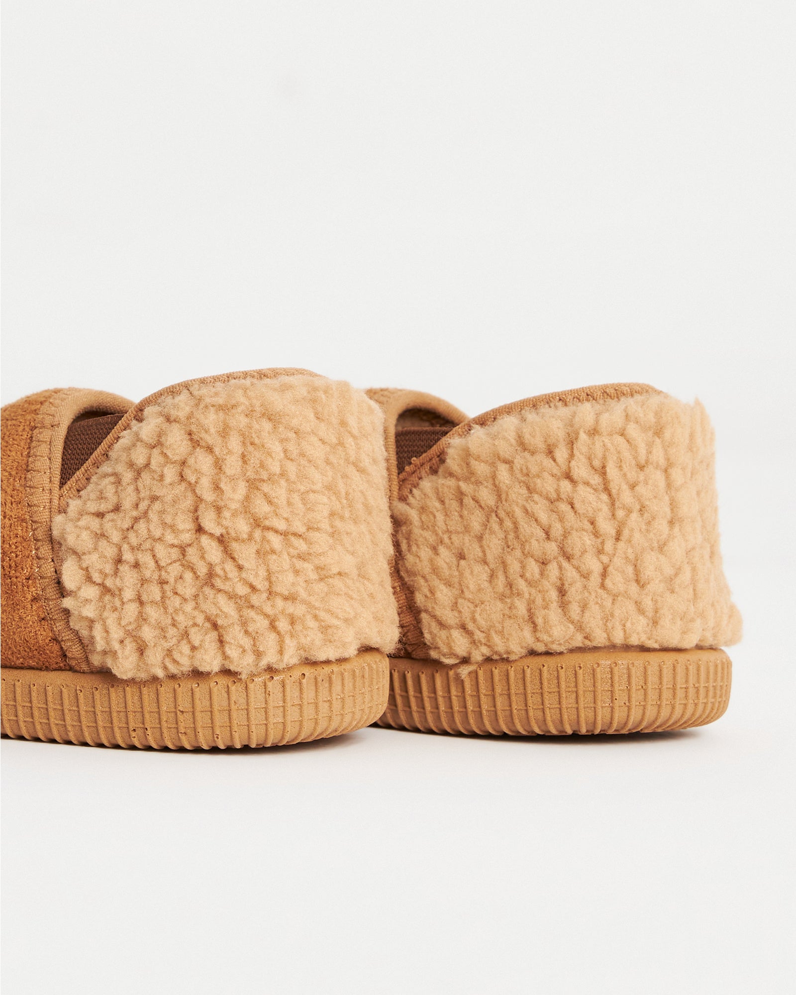 Çocuk ve Bebek Kışlık Peluş Detaylı Ayıcık Desenli Süet Ev & Kreş Ayakkabısı