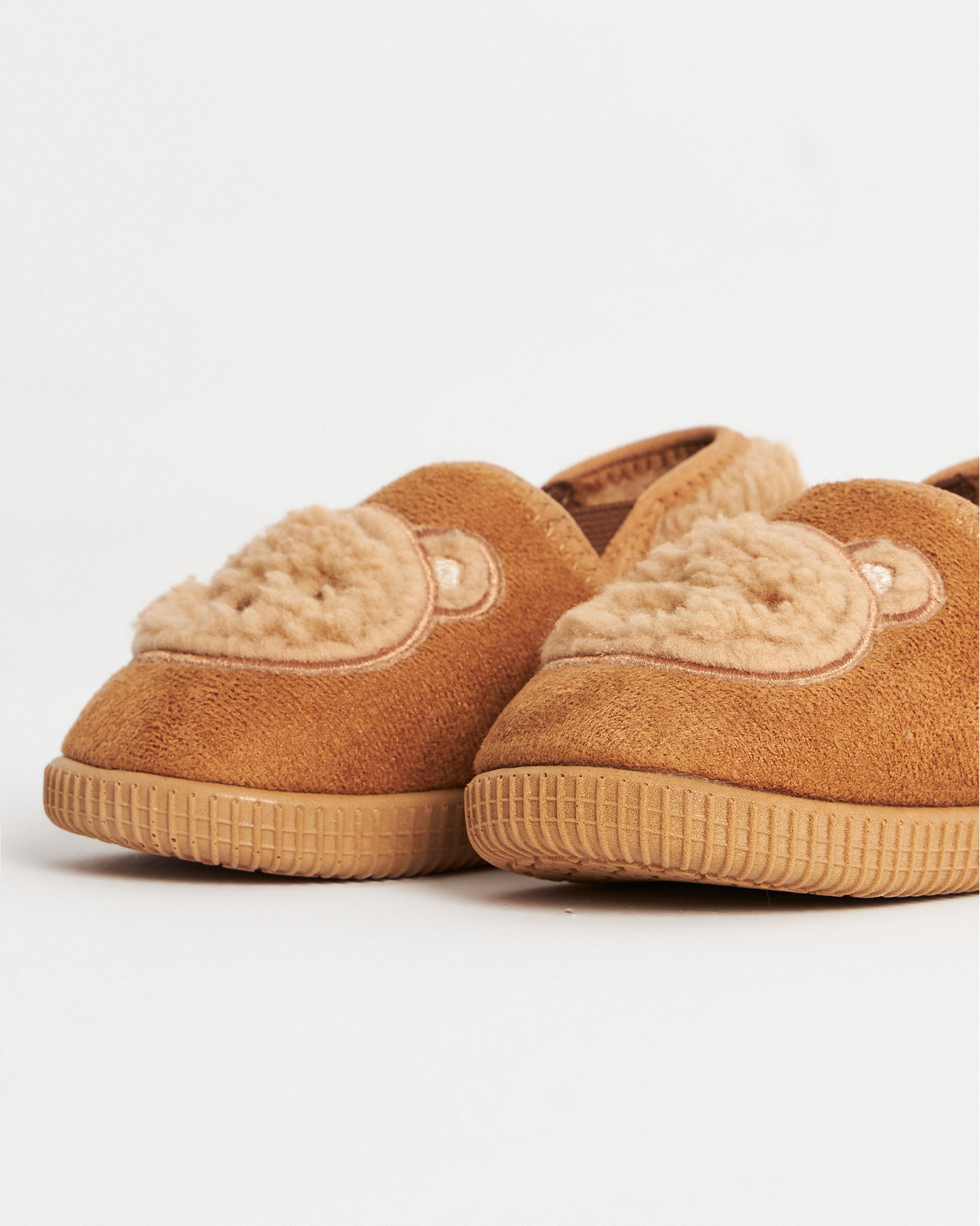 Çocuk ve Bebek Kışlık Peluş Detaylı Ayıcık Desenli Süet Ev & Kreş Ayakkabısı