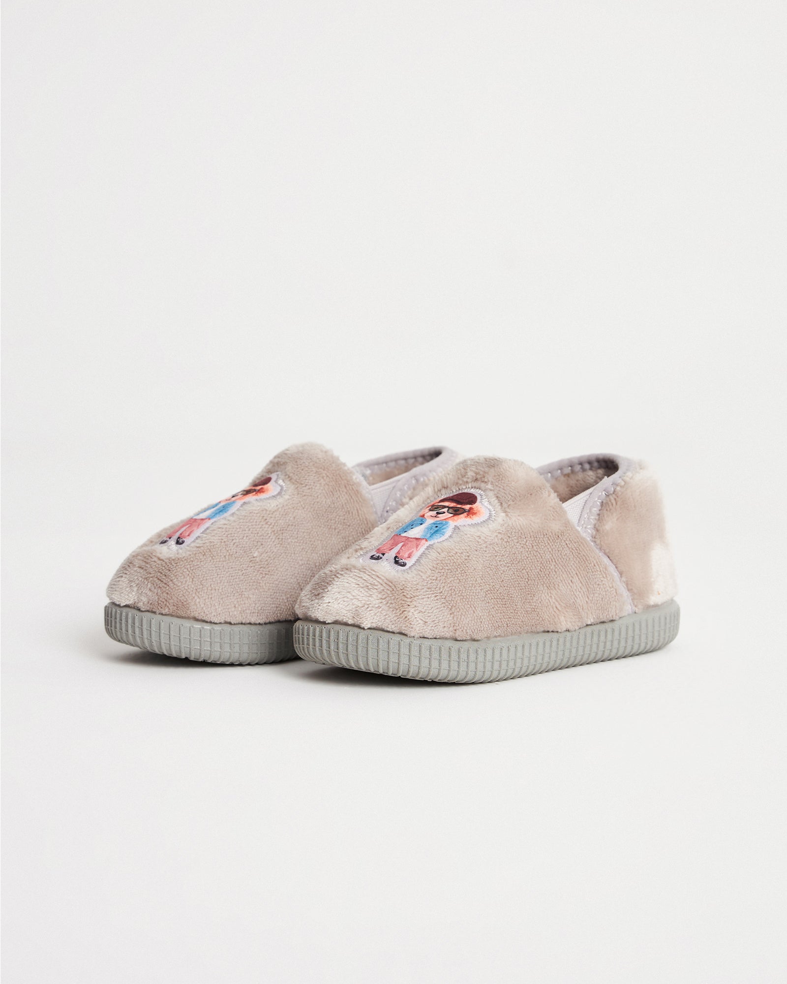 çocuk ev içi ayakkabı,çocuk ev ayakkabısı,kız çocuk ev ayakkabısı,erkek çocuk ev ayakkabısı,çocuk ev ayakkabısı modelleri,çocuk ev içi ayakkabı çeşitleri,rahat çocuk ev ayakkabısı,konforlu çocuk ev içi ayakkabı,evde giyilen çocuk ayakkabısı