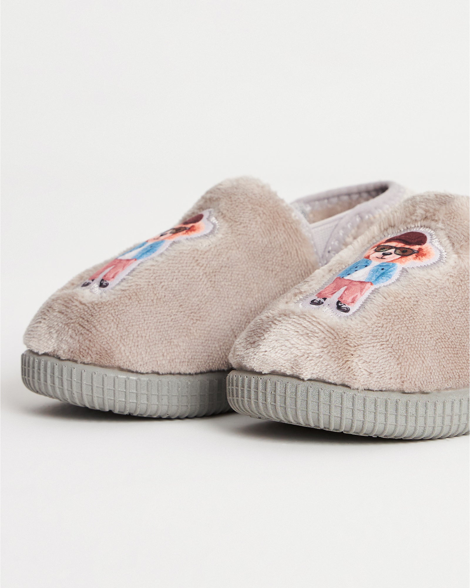 çocuk ev içi ayakkabı,çocuk ev ayakkabısı,kız çocuk ev ayakkabısı,erkek çocuk ev ayakkabısı,çocuk ev ayakkabısı modelleri,çocuk ev içi ayakkabı çeşitleri,rahat çocuk ev ayakkabısı,konforlu çocuk ev içi ayakkabı,evde giyilen çocuk ayakkabısı