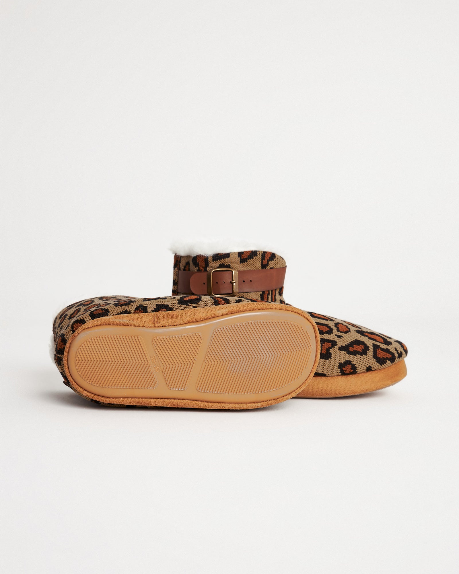 kadın panduf,kadın ev içi panduf,bayan panduf,kadın kışlık panduf,ev için kadın panduf,kadın panduf modelleri,yumuşak kadın panduf,sıcak tutan kadın panduf,kadın ev pandufu,peluş kadın panduf