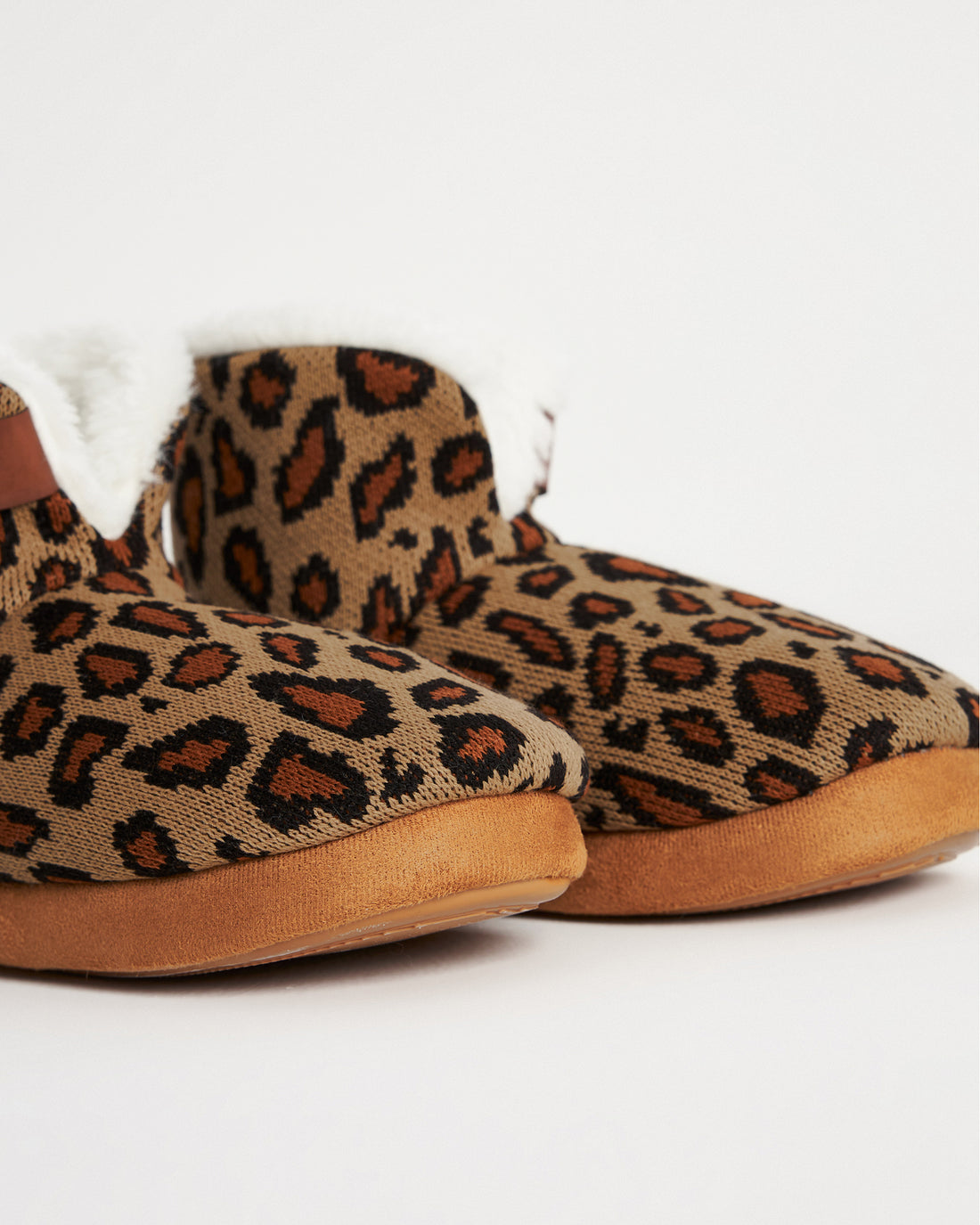 kadın panduf,kadın ev içi panduf,bayan panduf,kadın kışlık panduf,ev için kadın panduf,kadın panduf modelleri,yumuşak kadın panduf,sıcak tutan kadın panduf,kadın ev pandufu,peluş kadın panduf