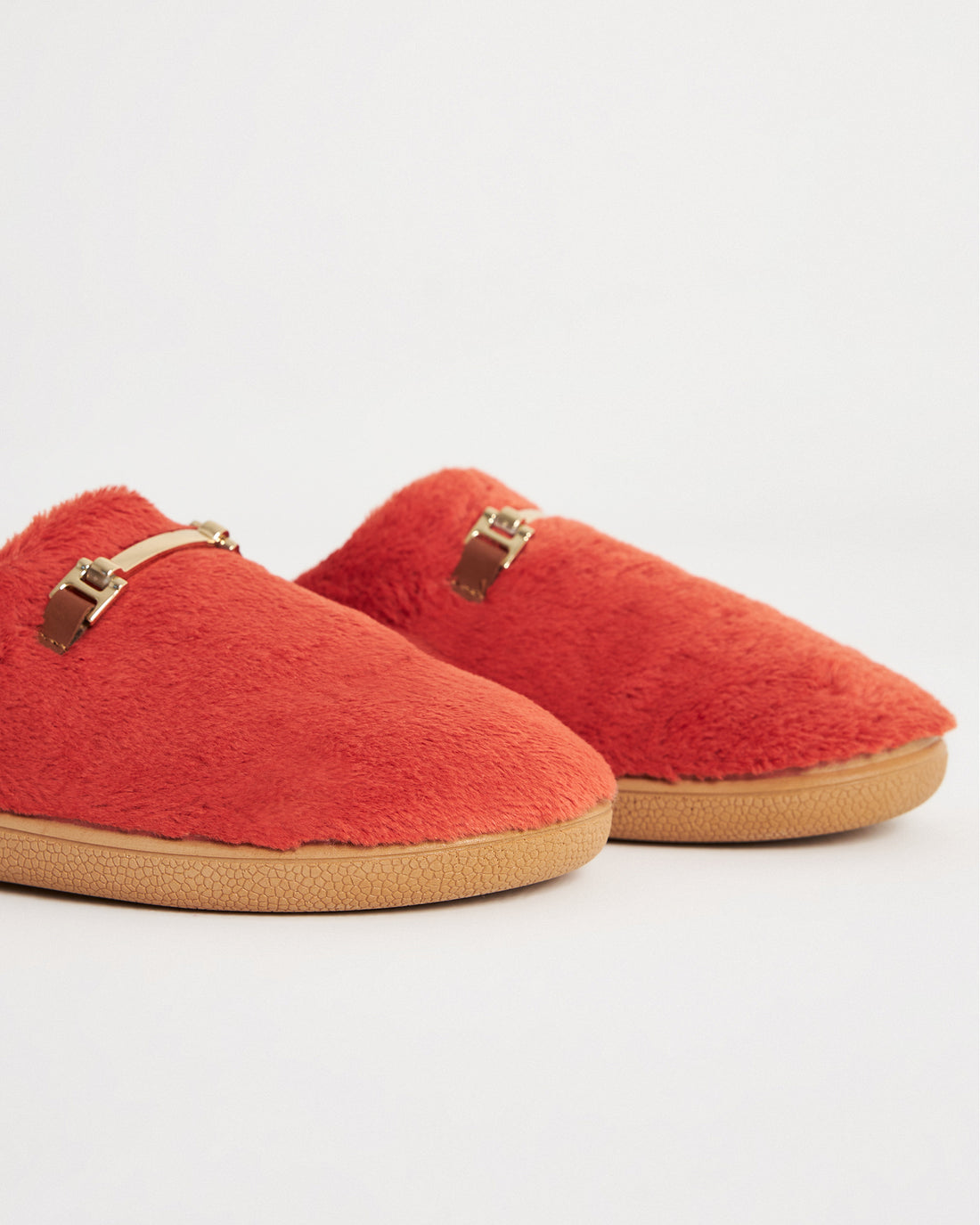 Kadın Kırmızı Peluş Metal Toka Detaylı Ev İçi Ayakkabı