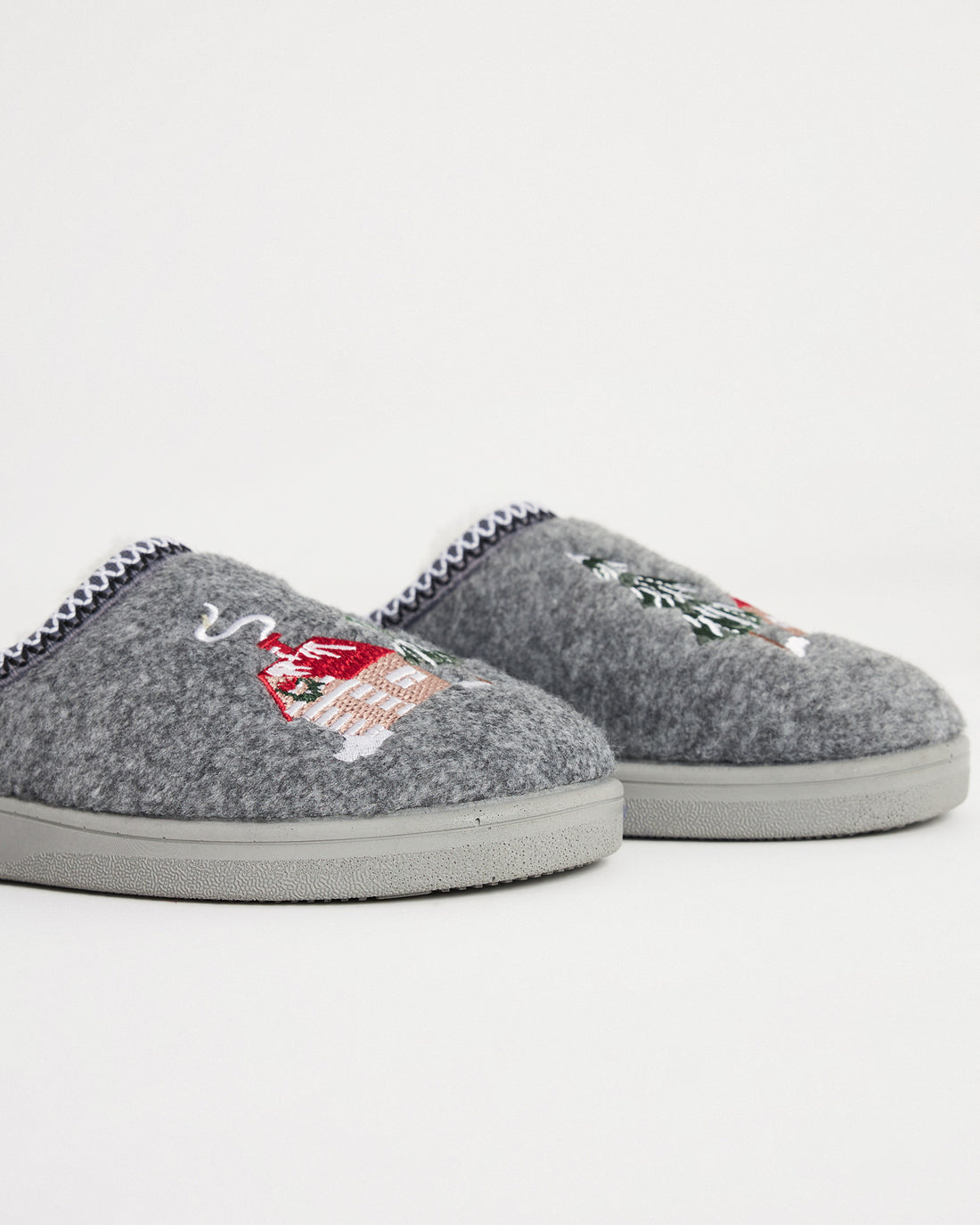 Kadın Kışlık Ev Nakış Desenli Gri Ev İçi Ayakkabı