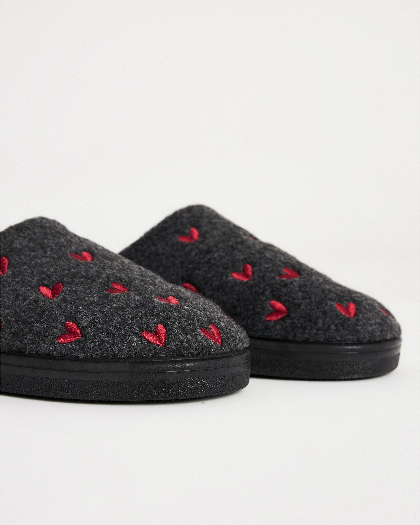 Antrasit  Kırmızı Kalp Desenli Kadın Ev İçi Ayakkabı