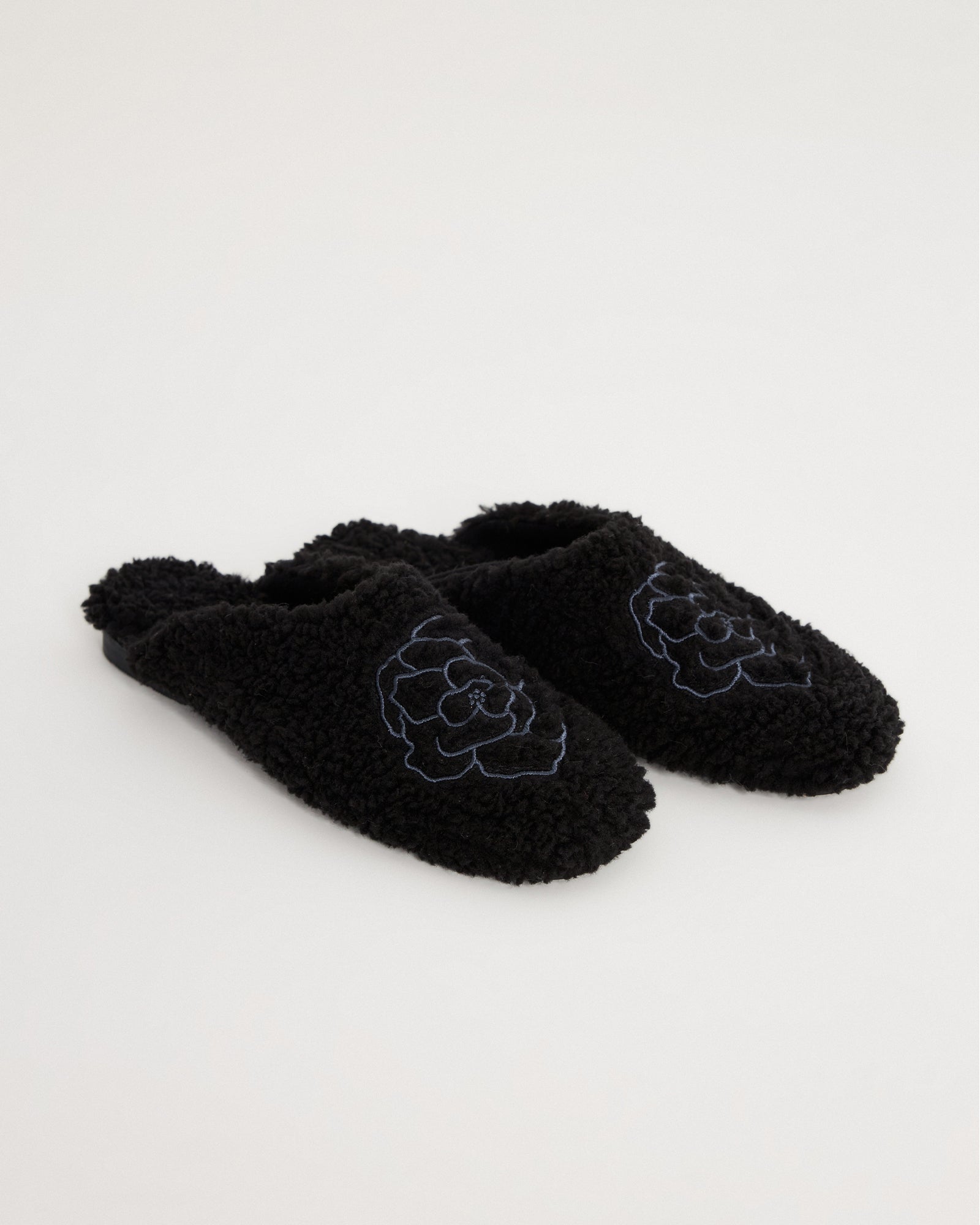 Kadın Kışlık Siyah Gül Desenli Ev Terliği