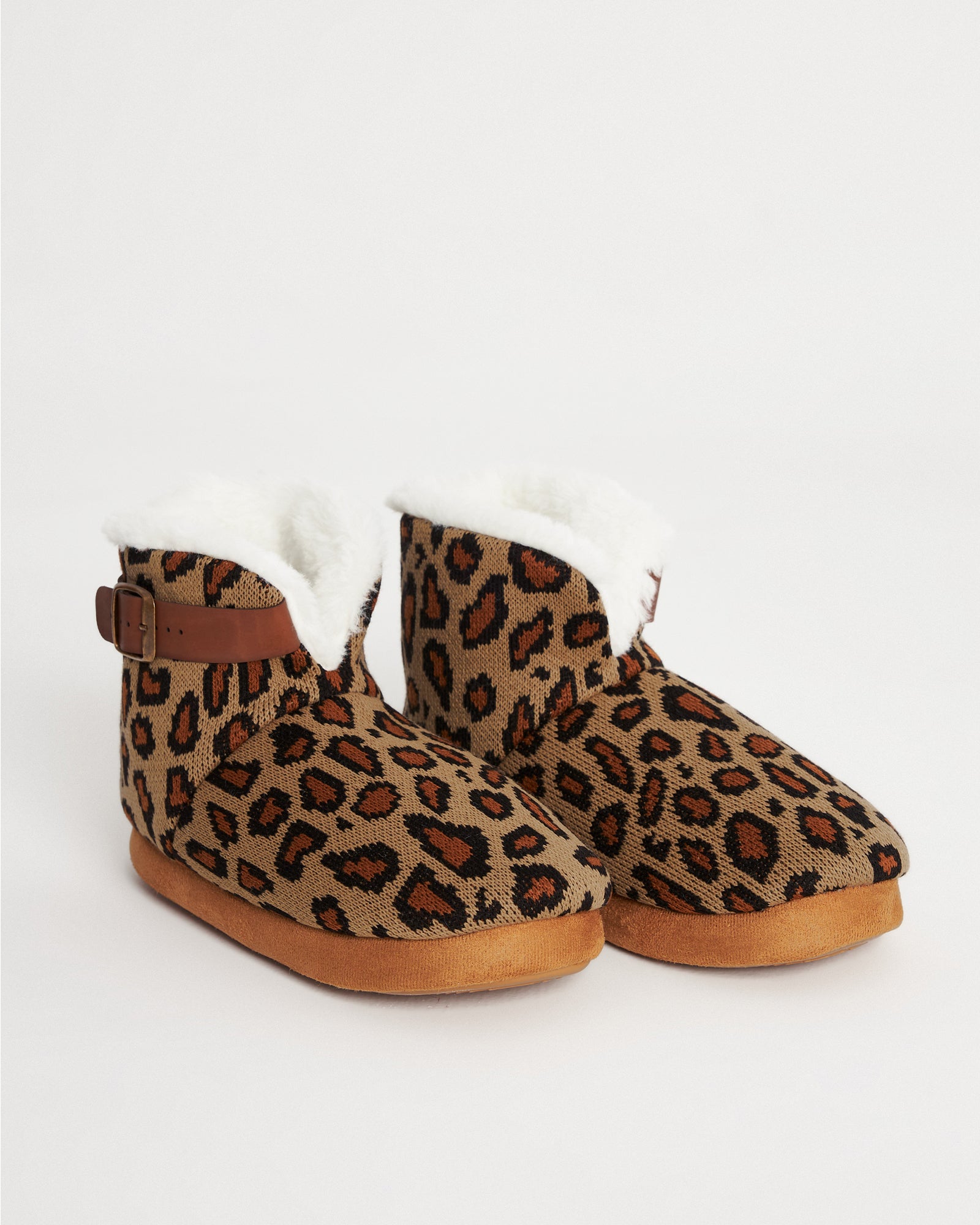 kadın panduf,kadın ev içi panduf,bayan panduf,kadın kışlık panduf,ev için kadın panduf,kadın panduf modelleri,yumuşak kadın panduf,sıcak tutan kadın panduf,kadın ev pandufu,peluş kadın panduf