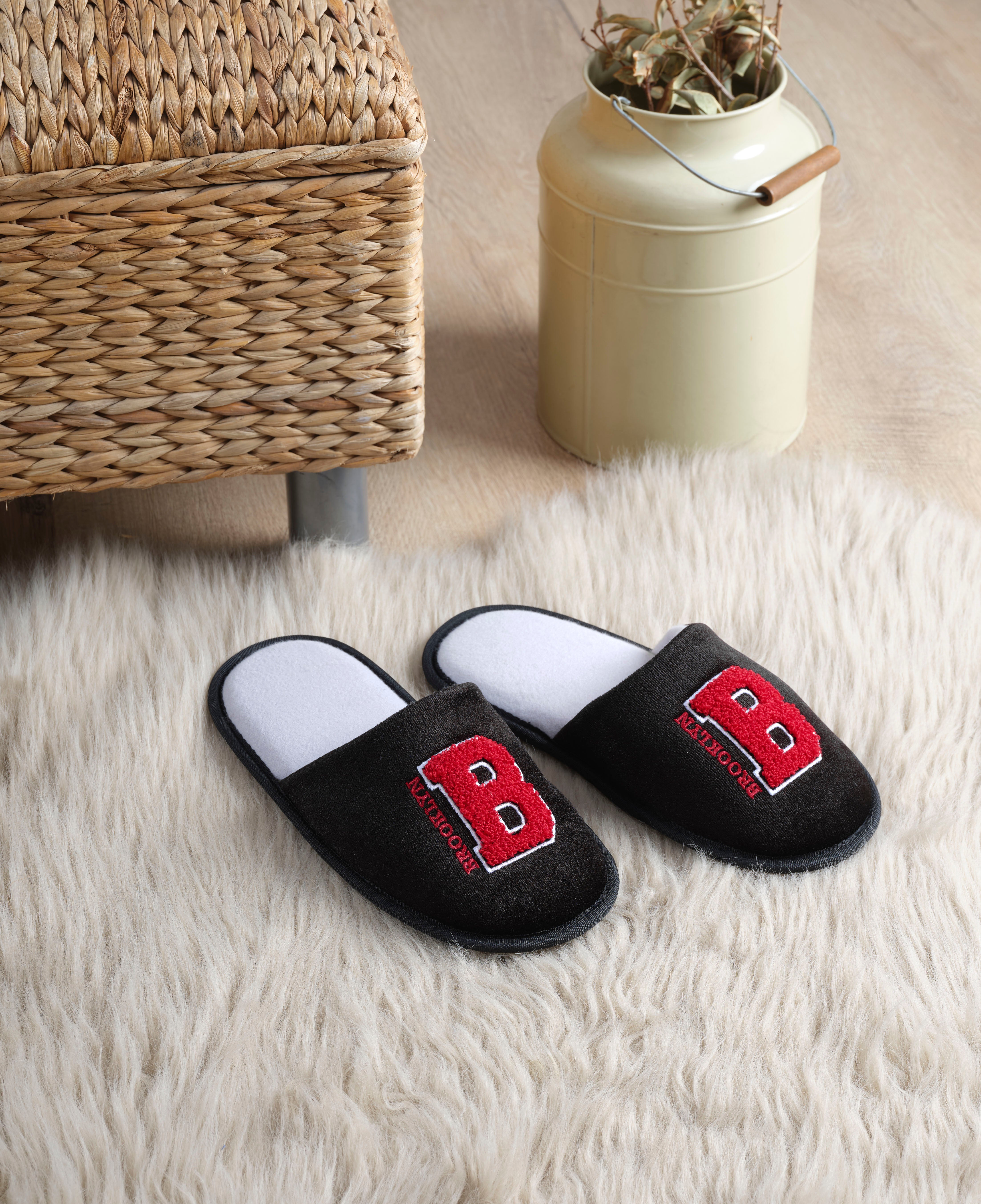 erkek ev terliği,erkek ev içi terlik,erkek ev terliği modelleri,erkek kışlık terlik,erkek yazlık ev terliği,erkek ev terliği fiyatları,evde giyilen erkek terlikleri,rahat erkek ev terliği,konforlu erkek ev terliği