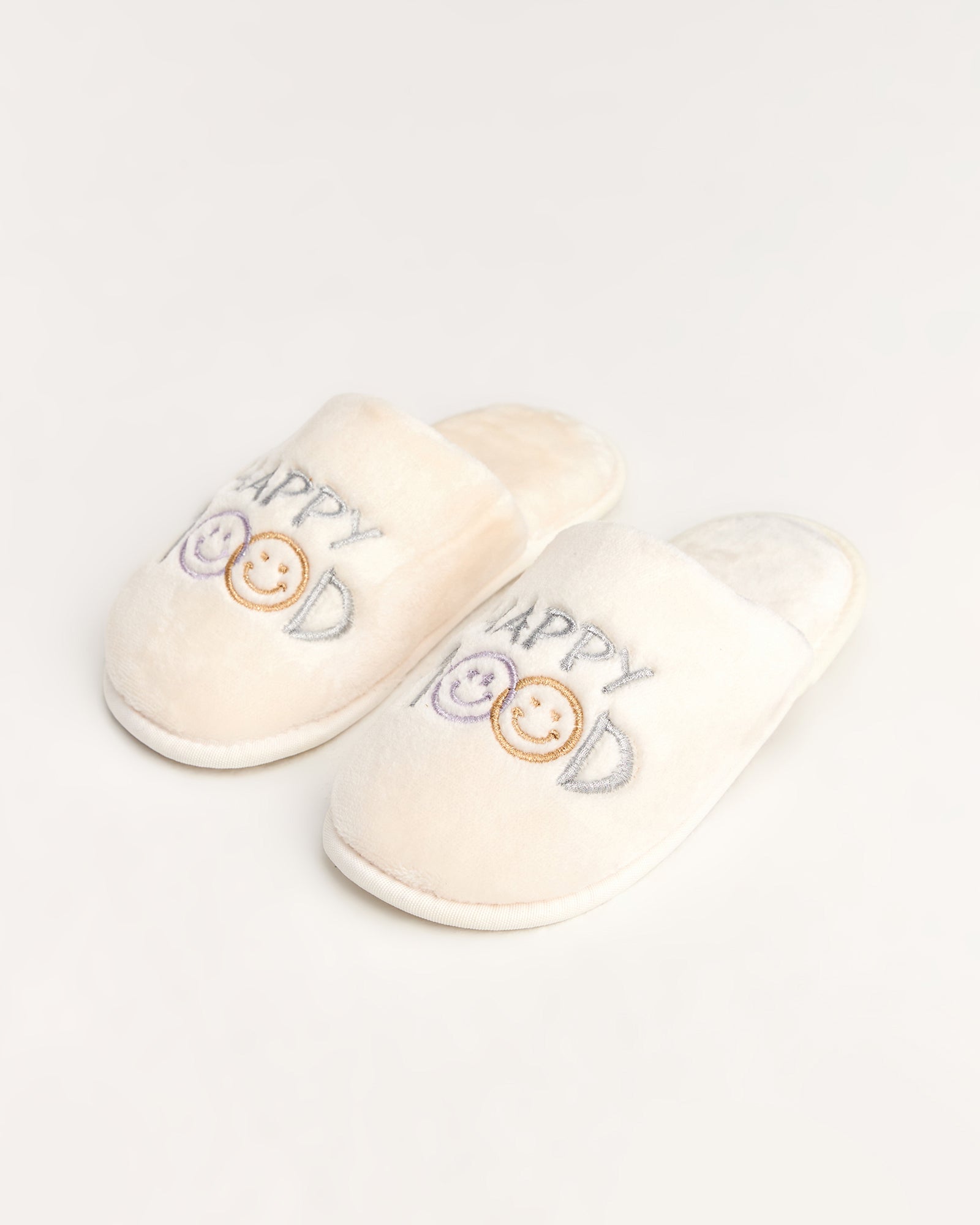 kadın ev terliği,kadın ev içi terlik,bayan ev terliği,kadın kışlık terlik,kadın yazlık terlik,evde giyilen kadın terlikleri,kadın konforlu terlik,rahat kadın ev terliği,kaymaz taban kadın terlik,kapalı kadın ev terliği