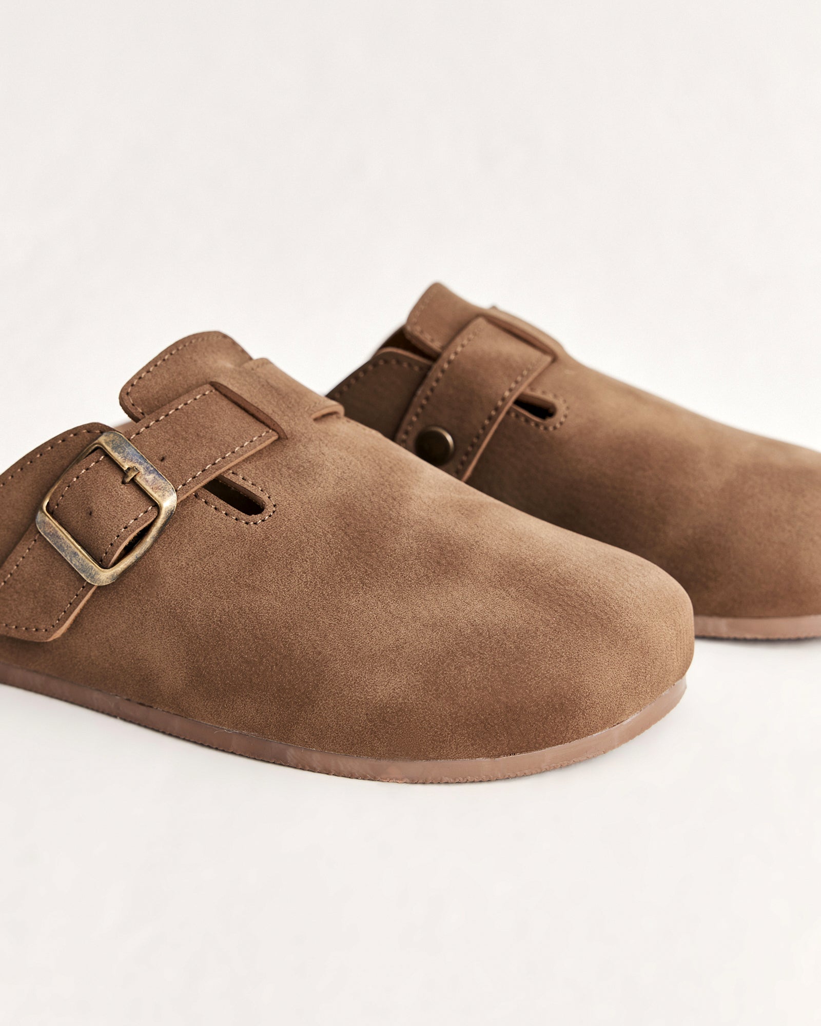 Kadın Önü Kapalı Tokalı Mevsimlik Terlik