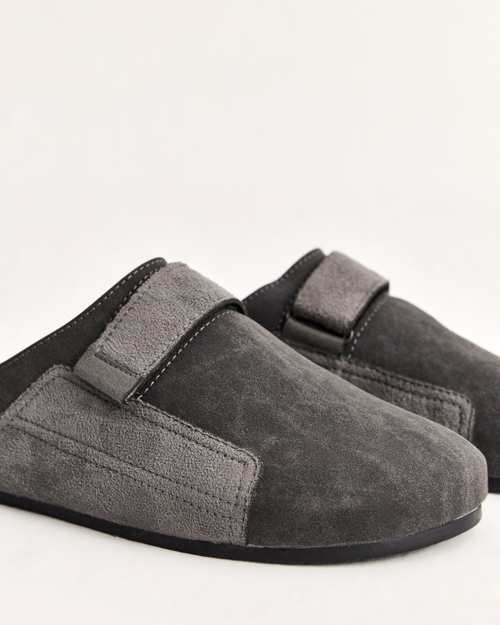 Erkek Bant Detaylı Önü Kapalı Yazlık Terlik