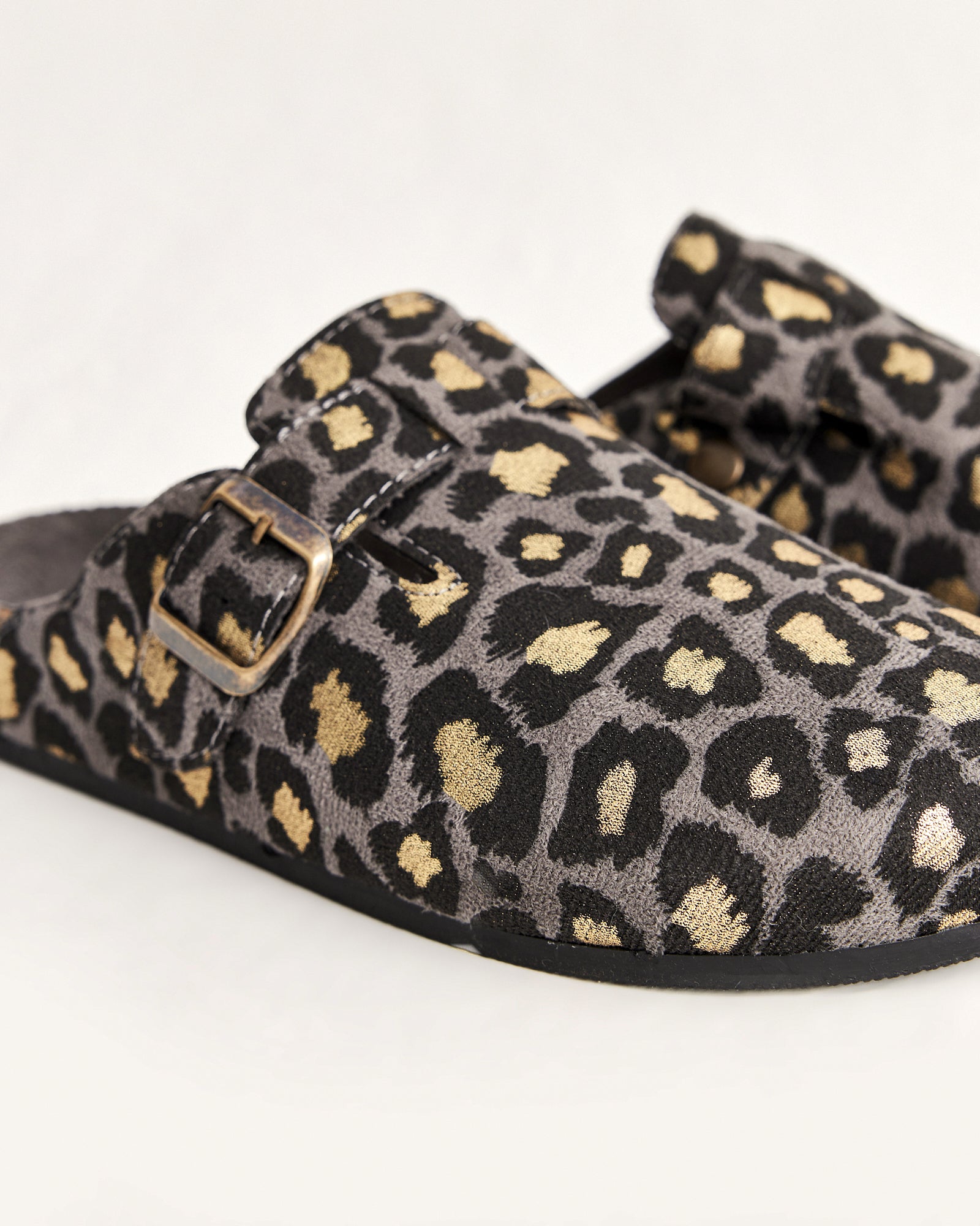 Kadın Leopar Desenli Tokalı Yazlık Terlik