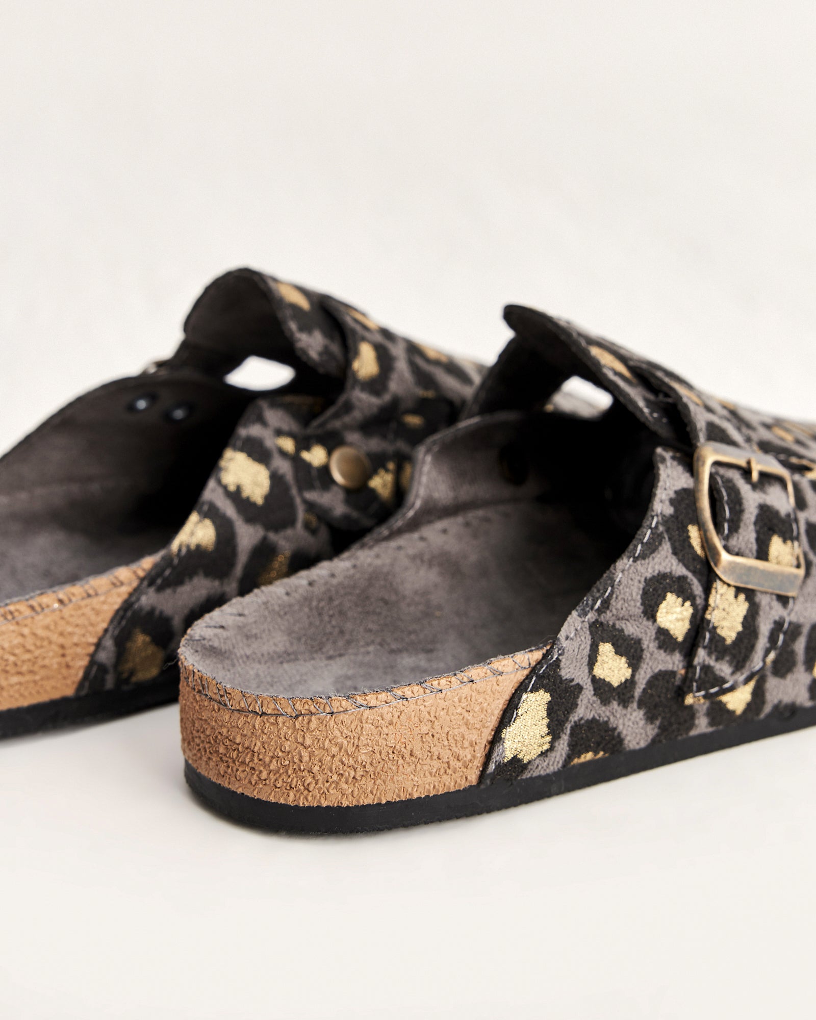 Kadın Leopar Desenli Tokalı Yazlık Terlik