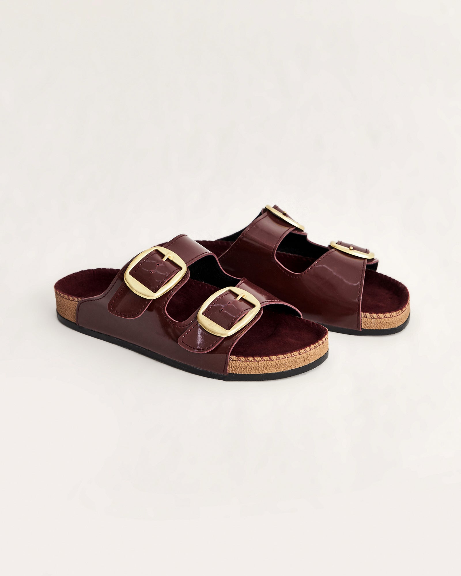 Kadın Parlak Rugan Tokalı Yazlık Terlik