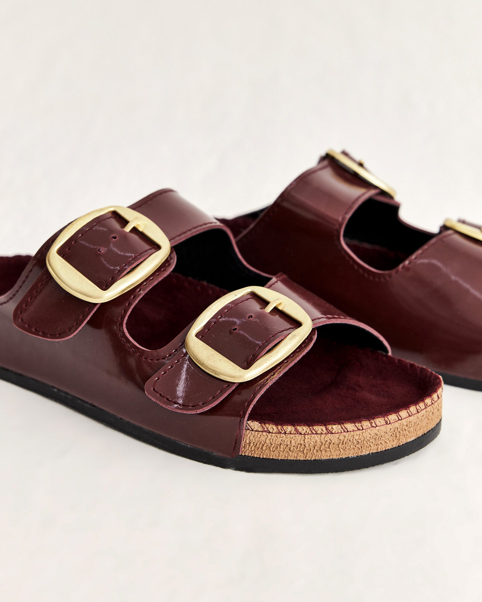 Kadın Parlak Rugan Tokalı Yazlık Terlik