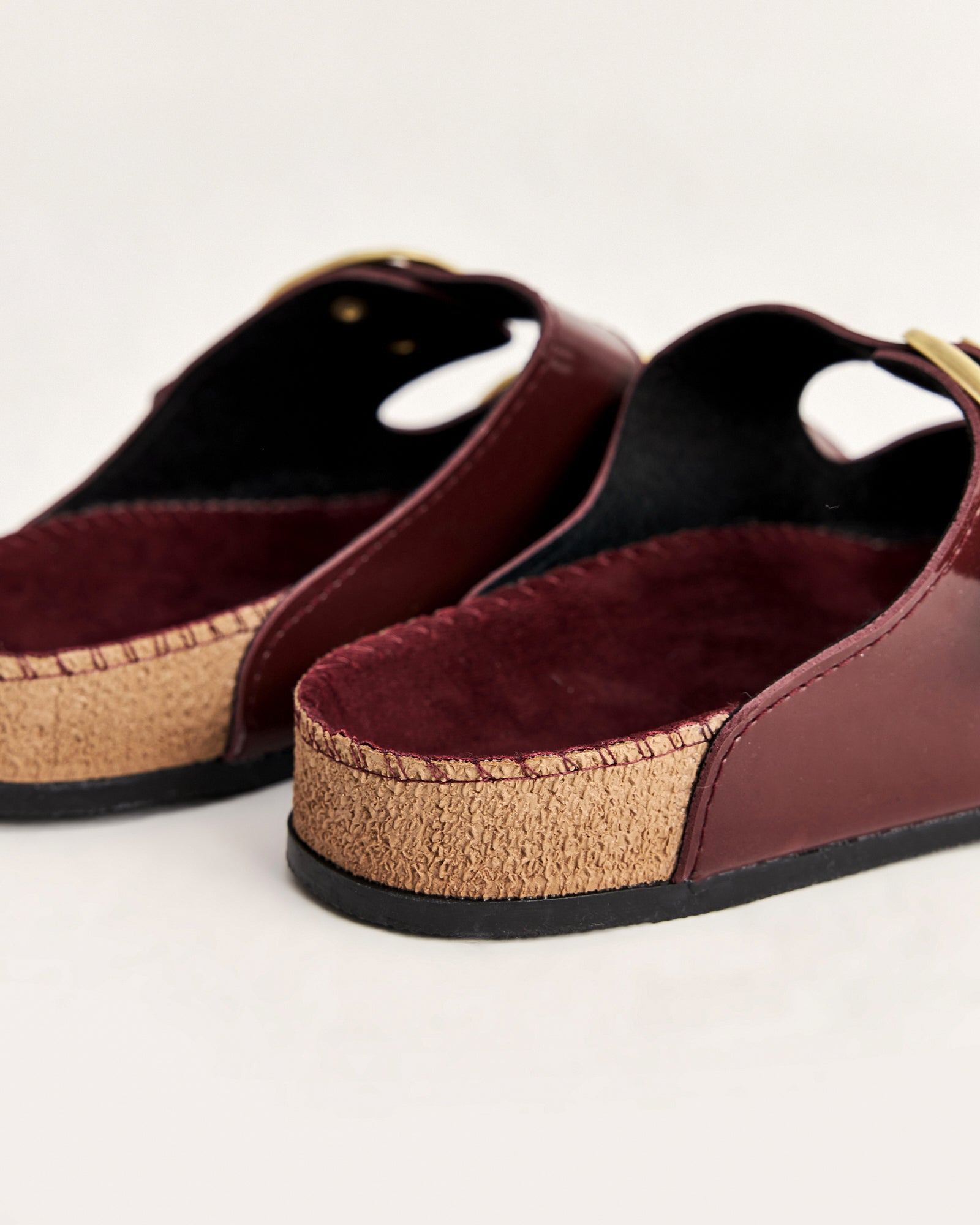 Kadın Parlak Rugan Tokalı Yazlık Terlik