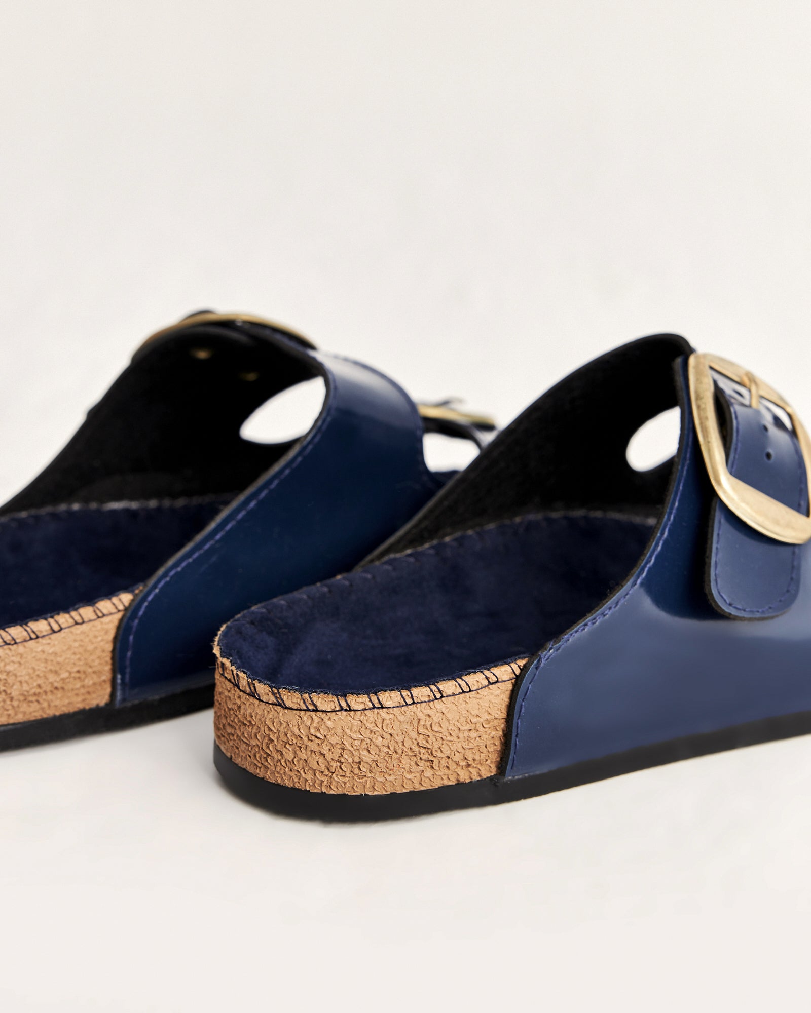 Kadın Parlak Rugan Tokalı Yazlık Terlik