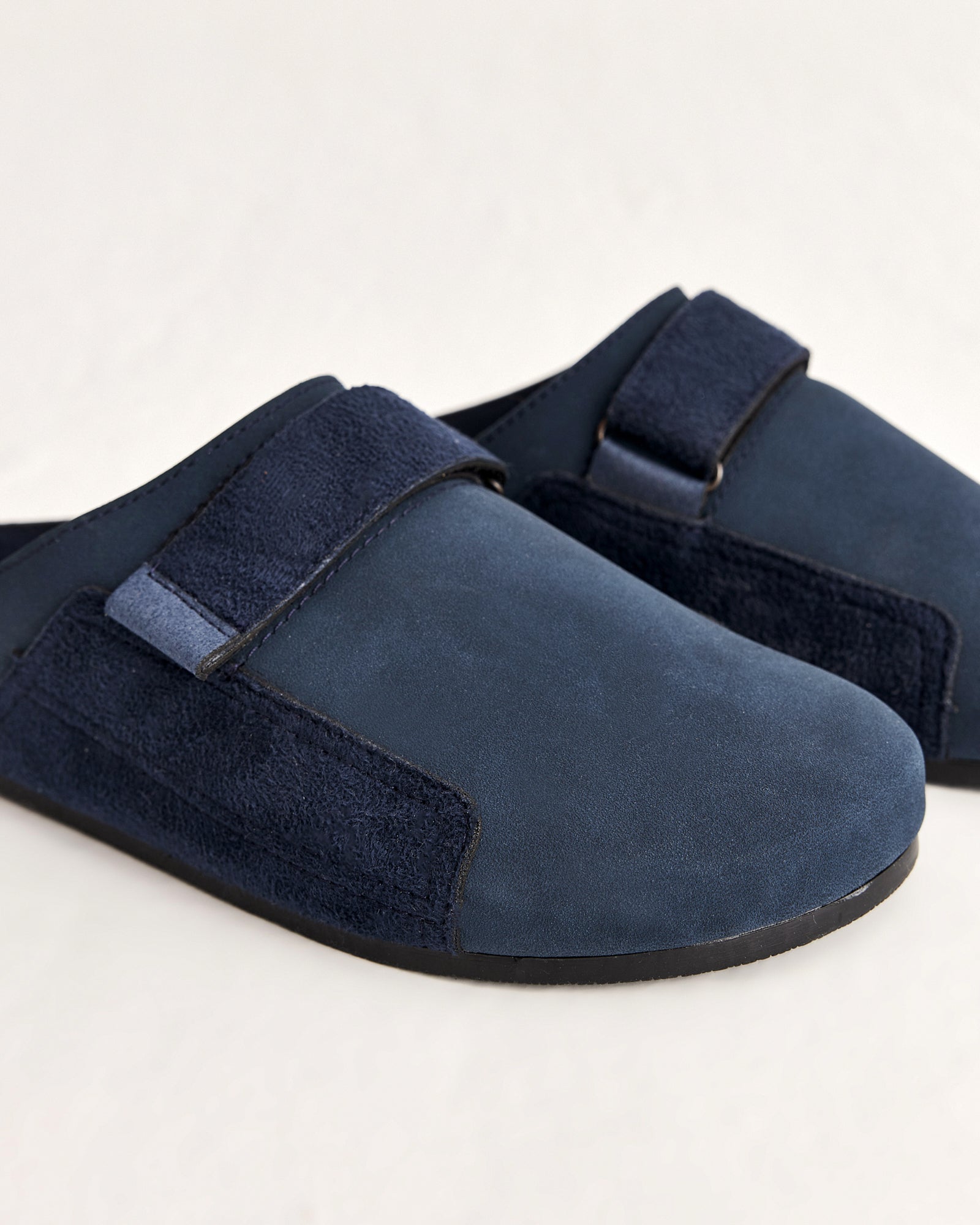 Erkek Bant Detaylı Önü Kapalı Yazlık Terlik