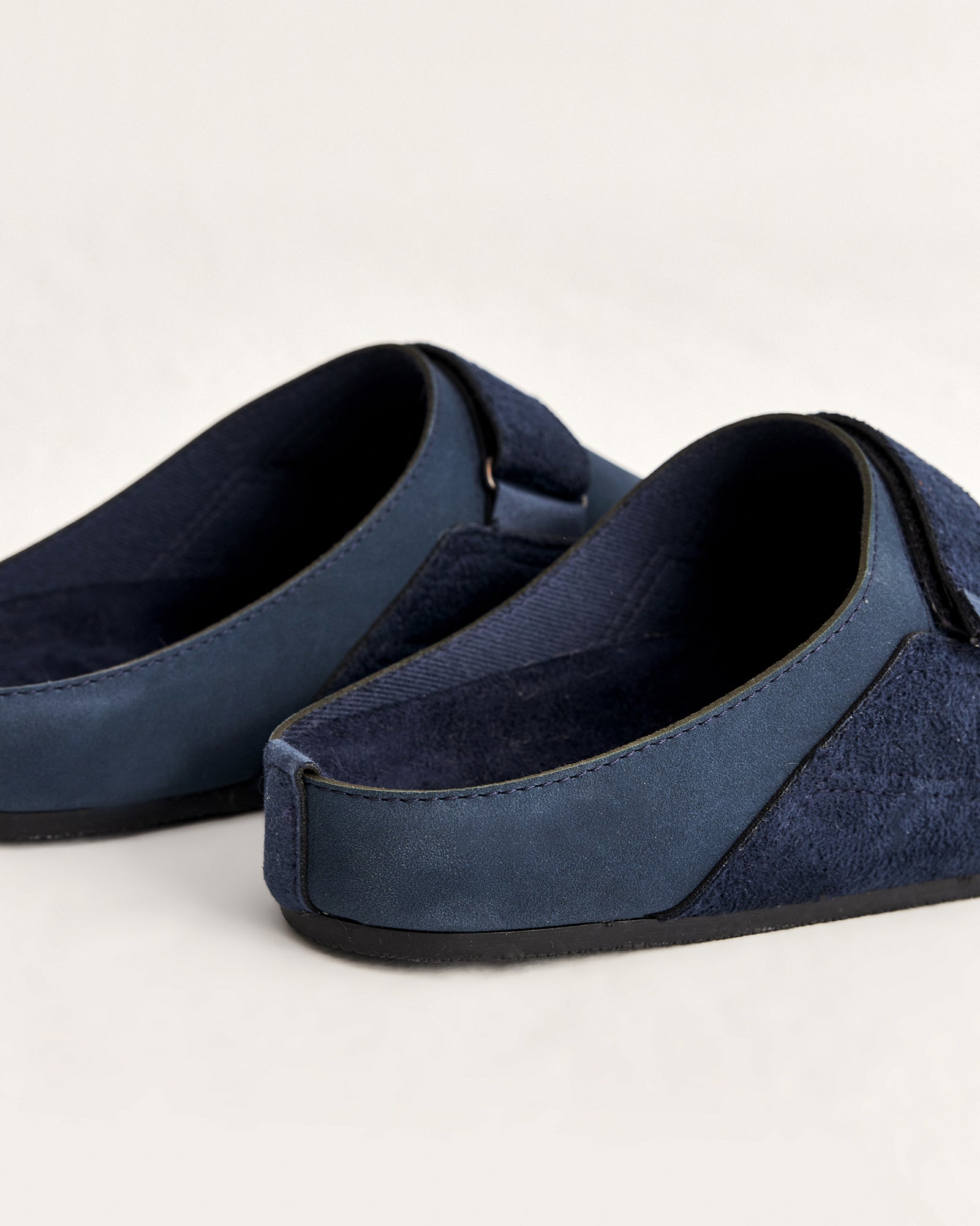 Erkek Bant Detaylı Önü Kapalı Yazlık Terlik