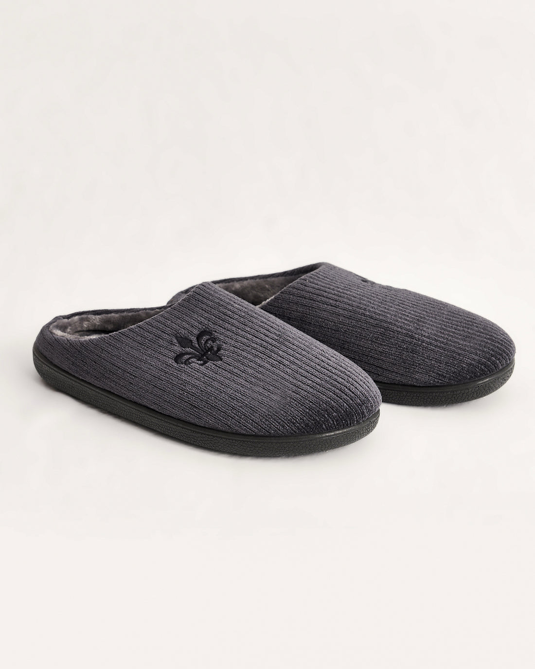 erkek ev terliği,erkek ev içi terlik,erkek ev terliği modelleri,erkek kışlık terlik,erkek yazlık ev terliği,erkek ev terliği fiyatları,evde giyilen erkek terlikleri,rahat erkek ev terliği,konforlu erkek ev terliği