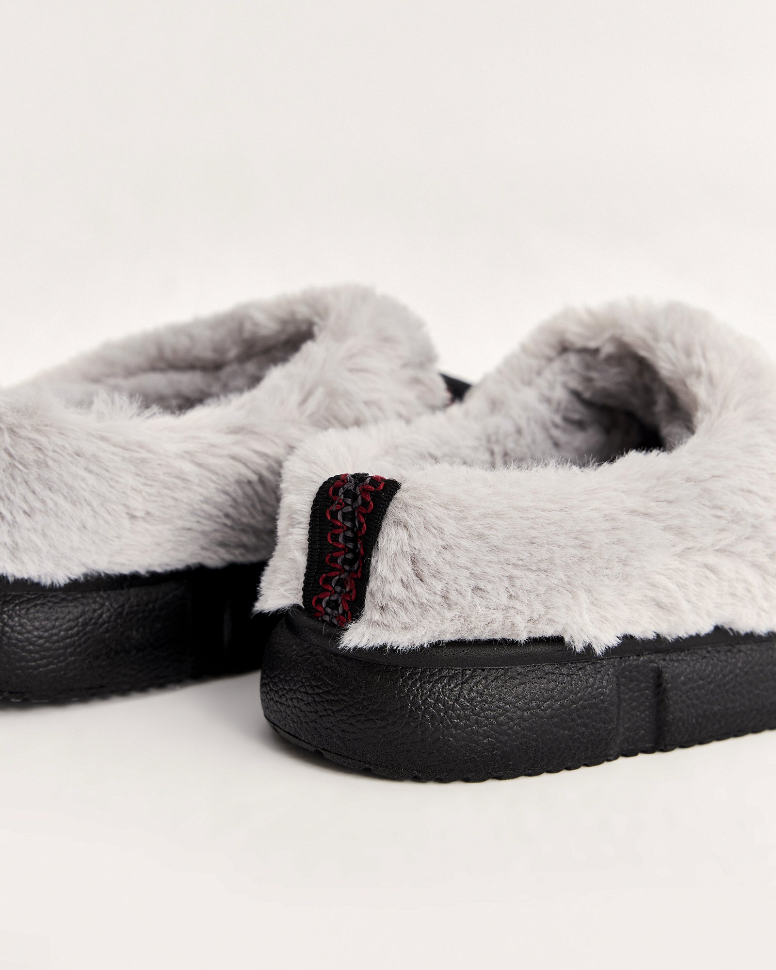 kadın ev içi ayakkabı,bayan ev içi ayakkabı,kadın ev ayakkabısı,kadın iç mekan ayakkabısı,kadın ev ayakkabı modelleri,rahat kadın ev içi ayakkabı,ortopedik ev içi ayakkabı kadın,yumuşak tabanlı kadın ev ayakkabısı,kapalı kadın ev içi ayakkabı,kadın ev ayakkabısı kışlık