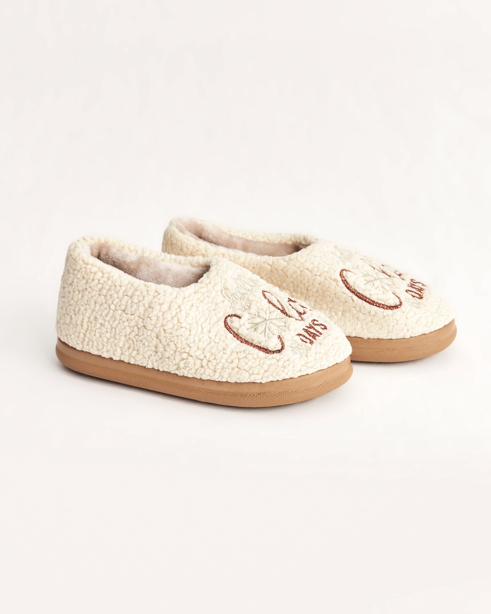 kadın ev içi ayakkabı,bayan ev içi ayakkabı,kadın ev ayakkabısı,kadın iç mekan ayakkabısı,kadın ev ayakkabı modelleri,rahat kadın ev içi ayakkabı,ortopedik ev içi ayakkabı kadın,yumuşak tabanlı kadın ev ayakkabısı,kapalı kadın ev içi ayakkabı,kadın ev ayakkabısı kışlık