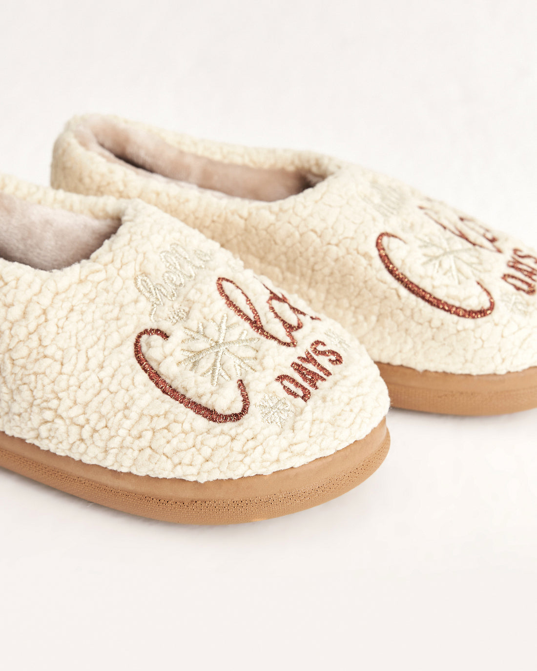 kadın ev içi ayakkabı,bayan ev içi ayakkabı,kadın ev ayakkabısı,kadın iç mekan ayakkabısı,kadın ev ayakkabı modelleri,rahat kadın ev içi ayakkabı,ortopedik ev içi ayakkabı kadın,yumuşak tabanlı kadın ev ayakkabısı,kapalı kadın ev içi ayakkabı,kadın ev ayakkabısı kışlık