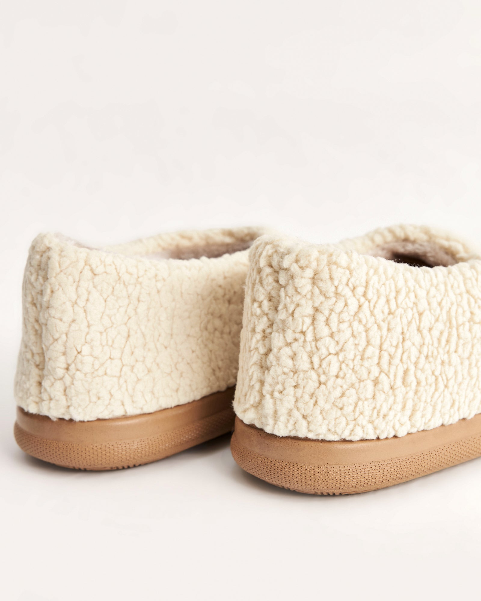 kadın ev içi ayakkabı,bayan ev içi ayakkabı,kadın ev ayakkabısı,kadın iç mekan ayakkabısı,kadın ev ayakkabı modelleri,rahat kadın ev içi ayakkabı,ortopedik ev içi ayakkabı kadın,yumuşak tabanlı kadın ev ayakkabısı,kapalı kadın ev içi ayakkabı,kadın ev ayakkabısı kışlık