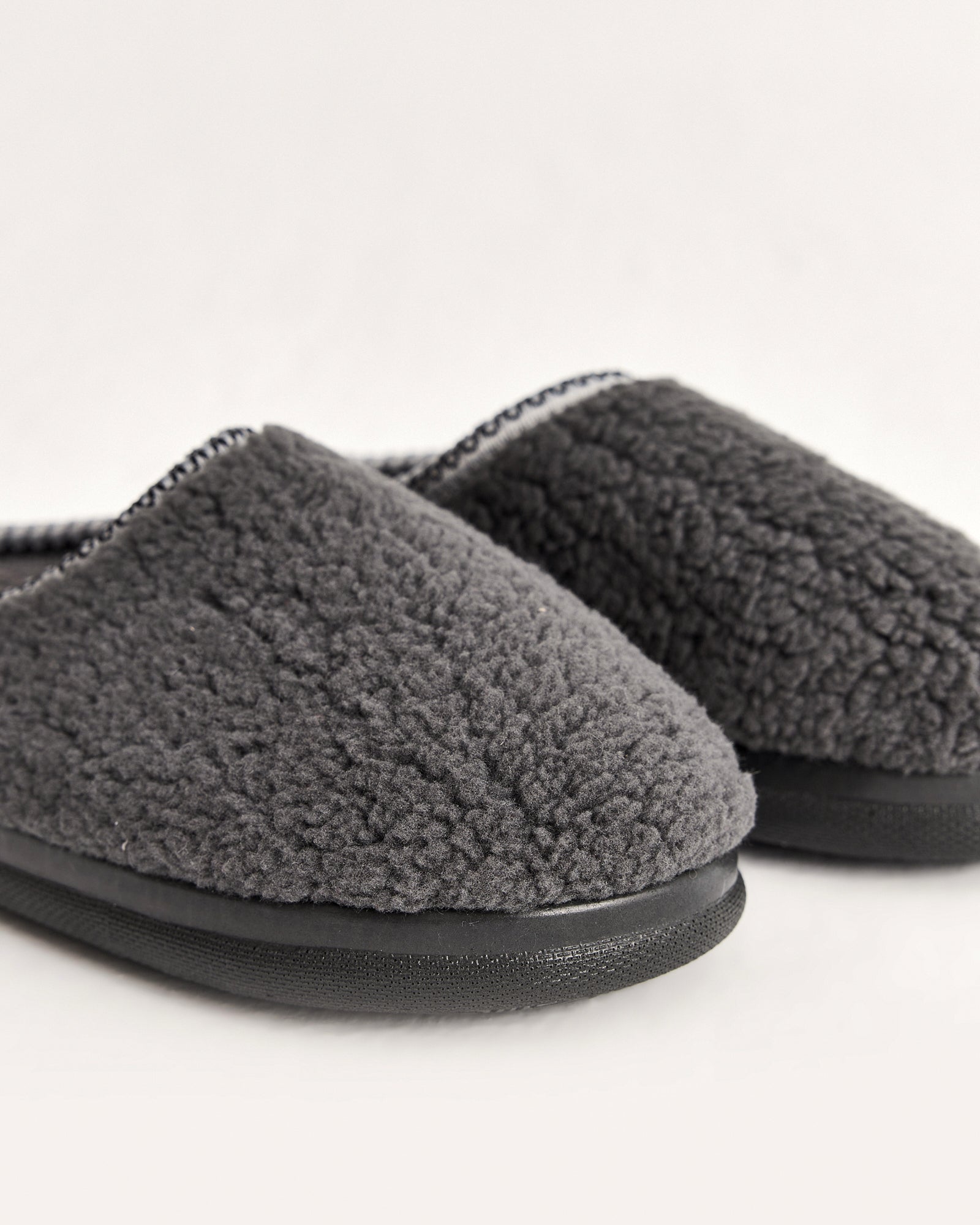 kadın ev içi ayakkabı,bayan ev içi ayakkabı,kadın ev ayakkabısı,kadın iç mekan ayakkabısı,kadın ev ayakkabı modelleri,rahat kadın ev içi ayakkabı,ortopedik ev içi ayakkabı kadın,yumuşak tabanlı kadın ev ayakkabısı,kapalı kadın ev içi ayakkabı,kadın ev ayakkabısı kışlık