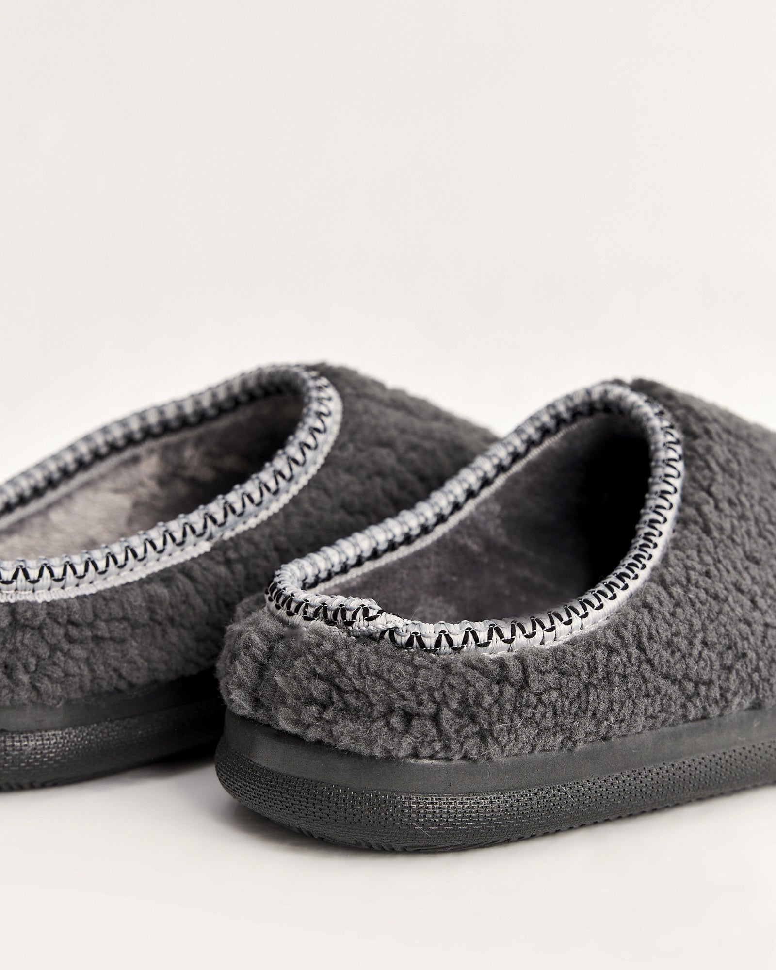 kadın ev içi ayakkabı,bayan ev içi ayakkabı,kadın ev ayakkabısı,kadın iç mekan ayakkabısı,kadın ev ayakkabı modelleri,rahat kadın ev içi ayakkabı,ortopedik ev içi ayakkabı kadın,yumuşak tabanlı kadın ev ayakkabısı,kapalı kadın ev içi ayakkabı,kadın ev ayakkabısı kışlık