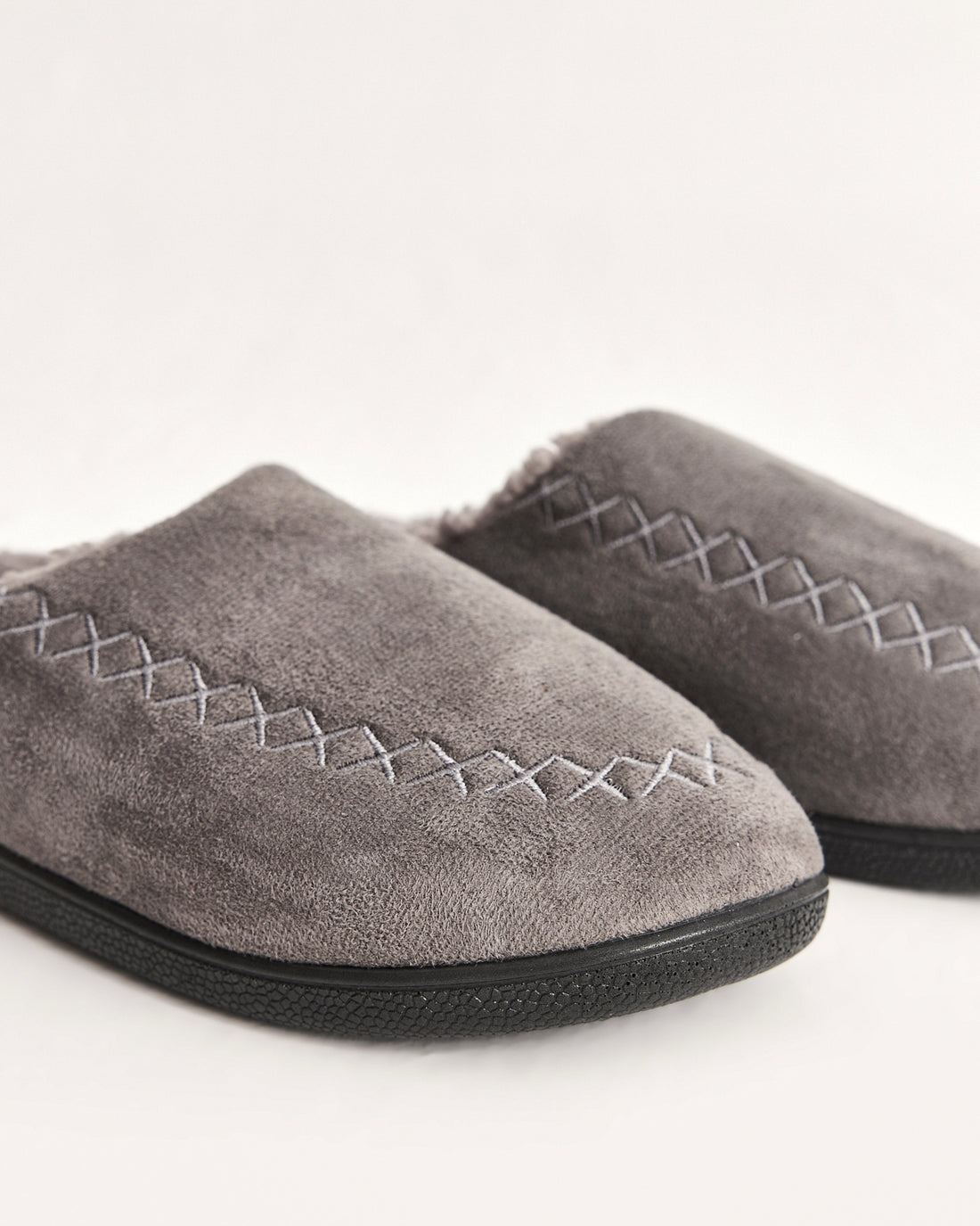 erkek ev terliği,erkek ev içi terlik,erkek ev terliği modelleri,erkek kışlık terlik,erkek yazlık ev terliği,erkek ev terliği fiyatları,evde giyilen erkek terlikleri,rahat erkek ev terliği,konforlu erkek ev terliği