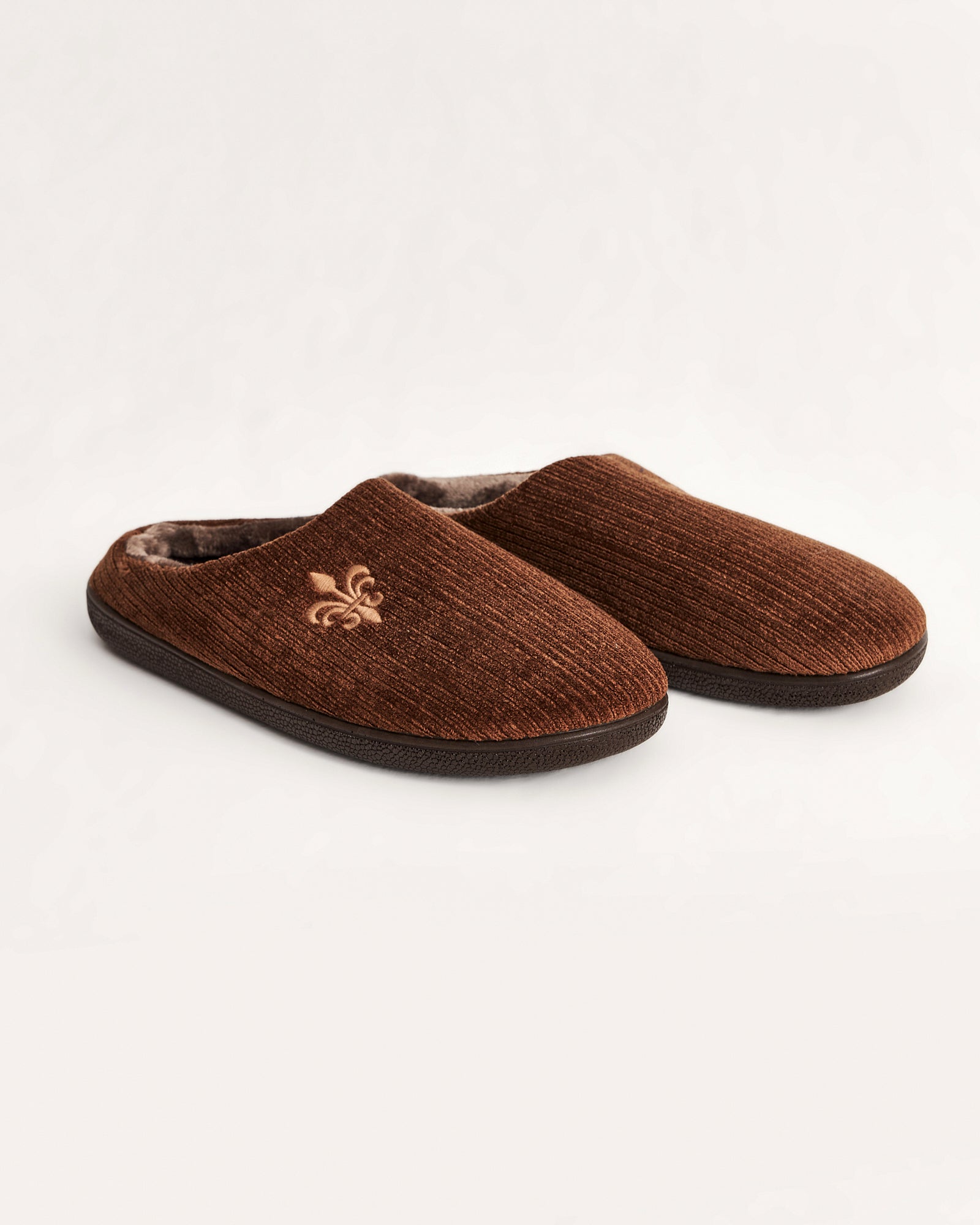 erkek ev terliği,erkek ev içi terlik,erkek ev terliği modelleri,erkek kışlık terlik,erkek yazlık ev terliği,erkek ev terliği fiyatları,evde giyilen erkek terlikleri,rahat erkek ev terliği,konforlu erkek ev terliği