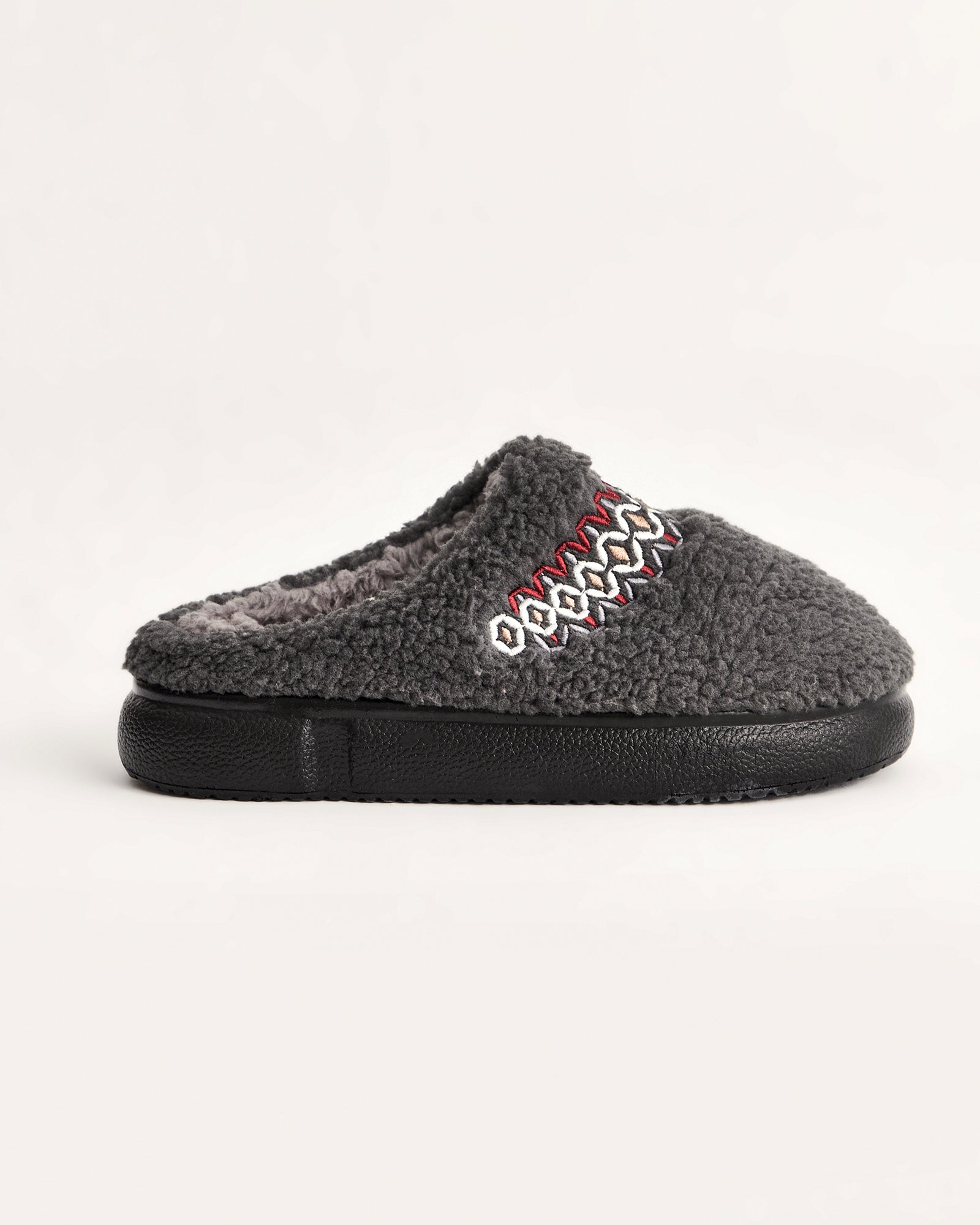 kadın ev terliği,kadın ev içi terlik,bayan ev terliği,kadın kışlık terlik,kadın yazlık terlik,evde giyilen kadın terlikleri,kadın konforlu terlik,rahat kadın ev terliği,kaymaz taban kadın terlik,kapalı kadın ev terliği