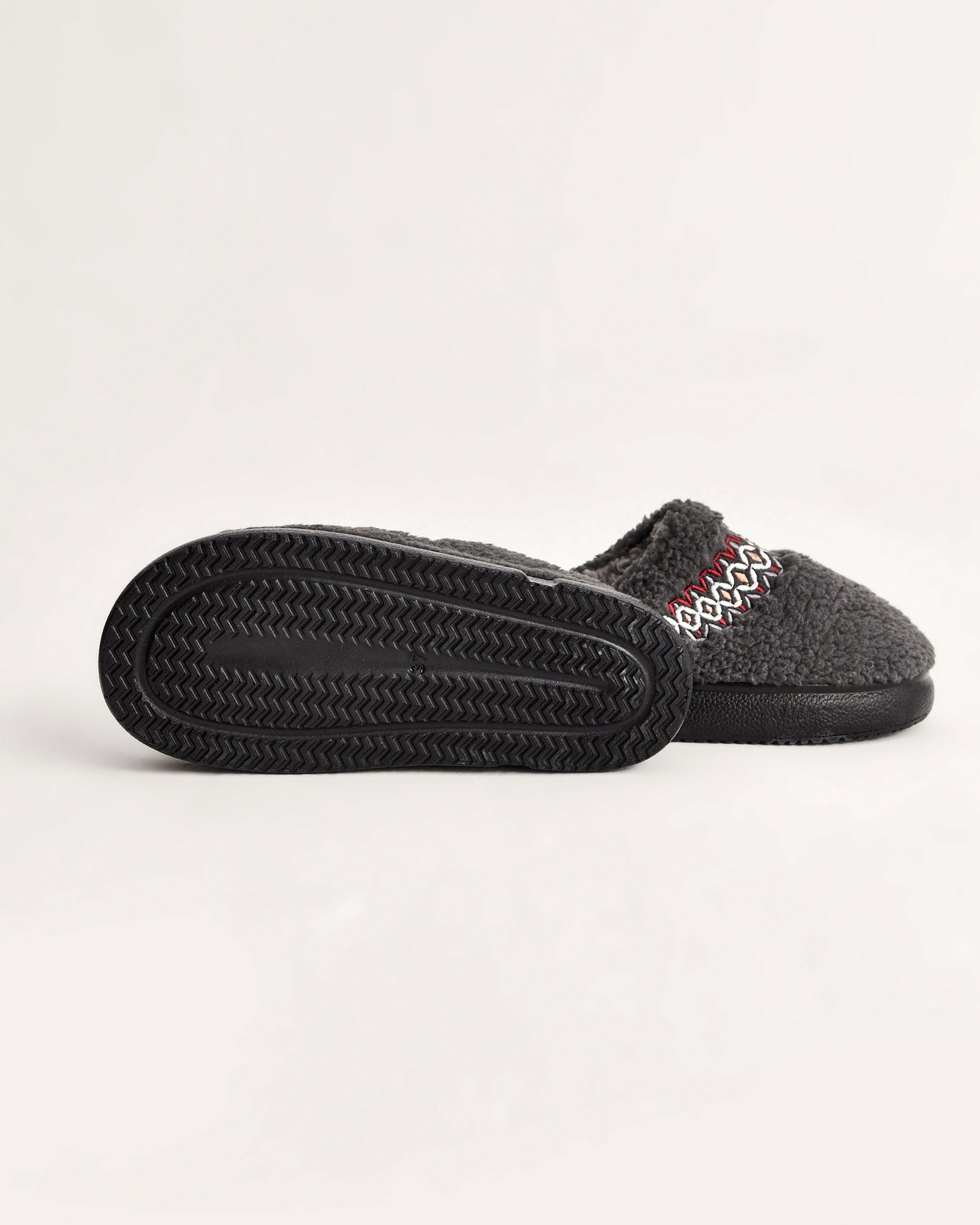 kadın ev terliği,kadın ev içi terlik,bayan ev terliği,kadın kışlık terlik,kadın yazlık terlik,evde giyilen kadın terlikleri,kadın konforlu terlik,rahat kadın ev terliği,kaymaz taban kadın terlik,kapalı kadın ev terliği