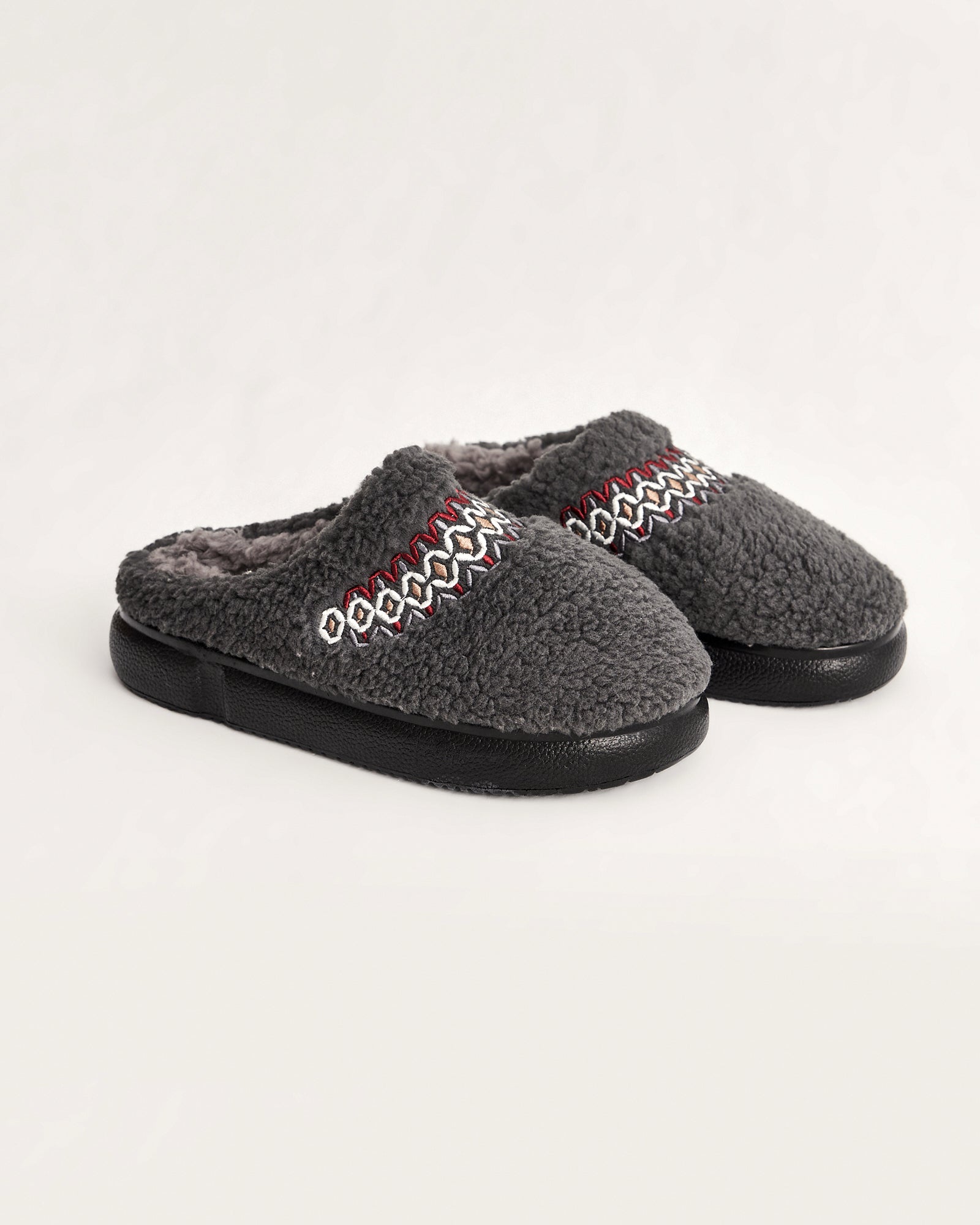 kadın ev terliği,kadın ev içi terlik,bayan ev terliği,kadın kışlık terlik,kadın yazlık terlik,evde giyilen kadın terlikleri,kadın konforlu terlik,rahat kadın ev terliği,kaymaz taban kadın terlik,kapalı kadın ev terliği