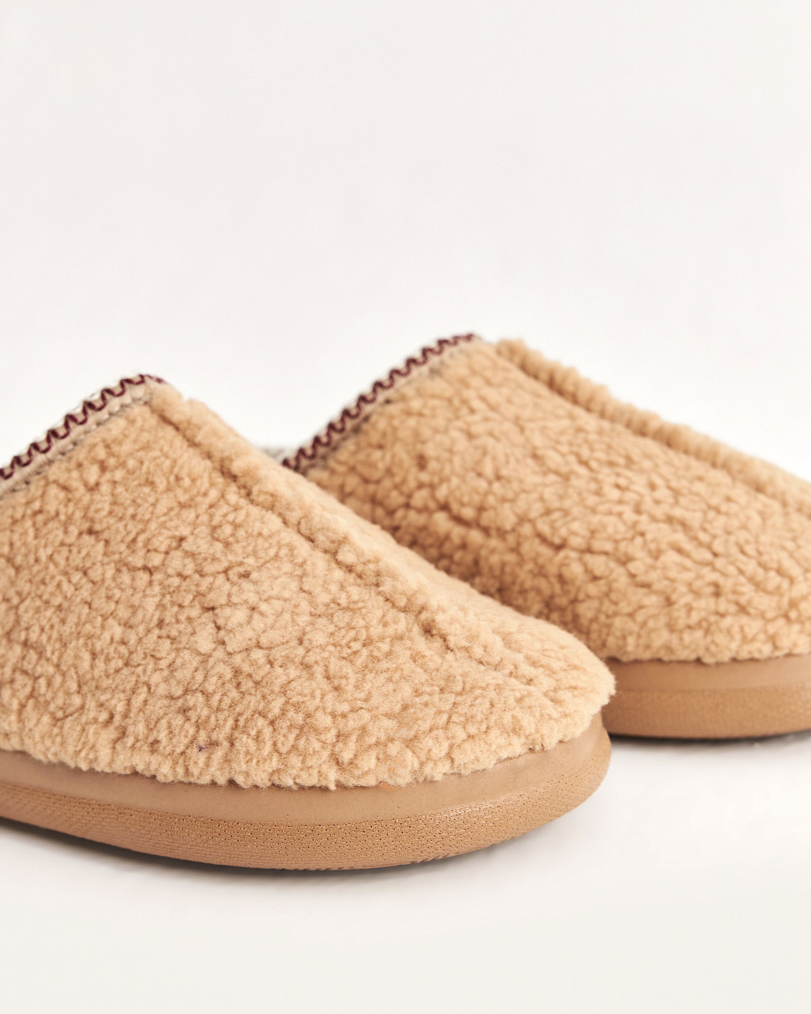 kadın ev içi ayakkabı,bayan ev içi ayakkabı,kadın ev ayakkabısı,kadın iç mekan ayakkabısı,kadın ev ayakkabı modelleri,rahat kadın ev içi ayakkabı,ortopedik ev içi ayakkabı kadın,yumuşak tabanlı kadın ev ayakkabısı,kapalı kadın ev içi ayakkabı,kadın ev ayakkabısı kışlık