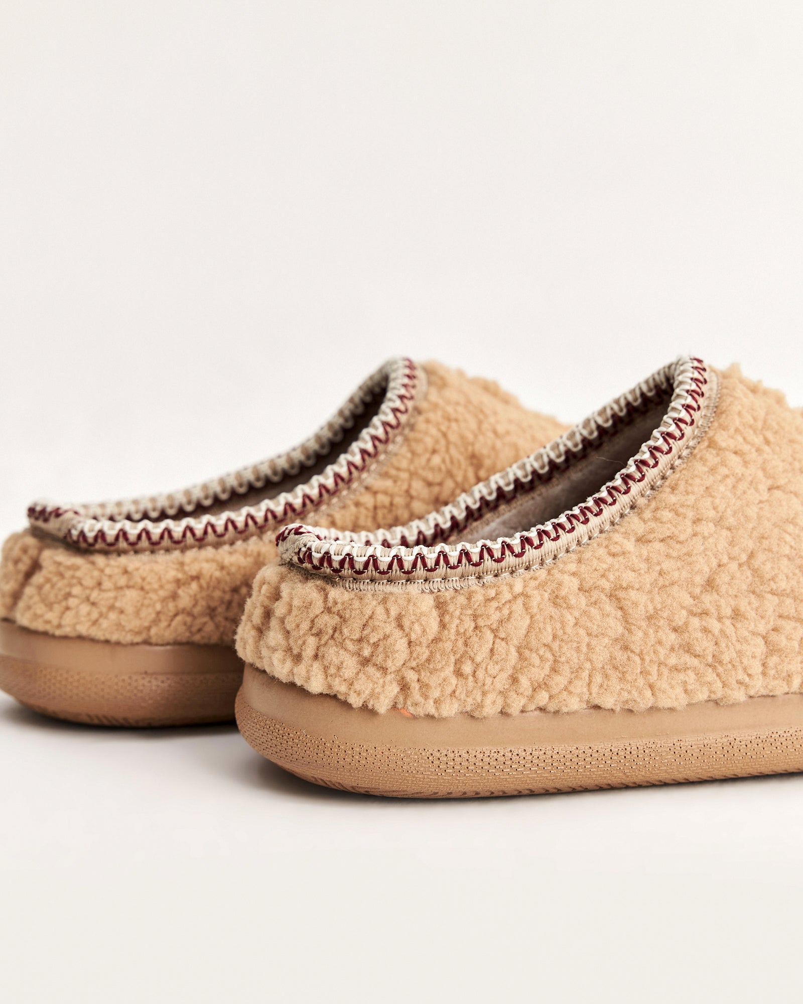 kadın ev içi ayakkabı,bayan ev içi ayakkabı,kadın ev ayakkabısı,kadın iç mekan ayakkabısı,kadın ev ayakkabı modelleri,rahat kadın ev içi ayakkabı,ortopedik ev içi ayakkabı kadın,yumuşak tabanlı kadın ev ayakkabısı,kapalı kadın ev içi ayakkabı,kadın ev ayakkabısı kışlık