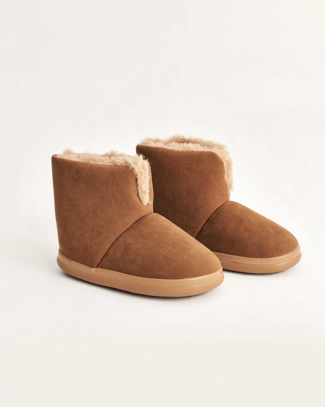 kadın panduf,kadın ev içi panduf,bayan panduf,kadın kışlık panduf,ev için kadın panduf,kadın panduf modelleri,yumuşak kadın panduf,sıcak tutan kadın panduf,kadın ev pandufu,peluş kadın panduf