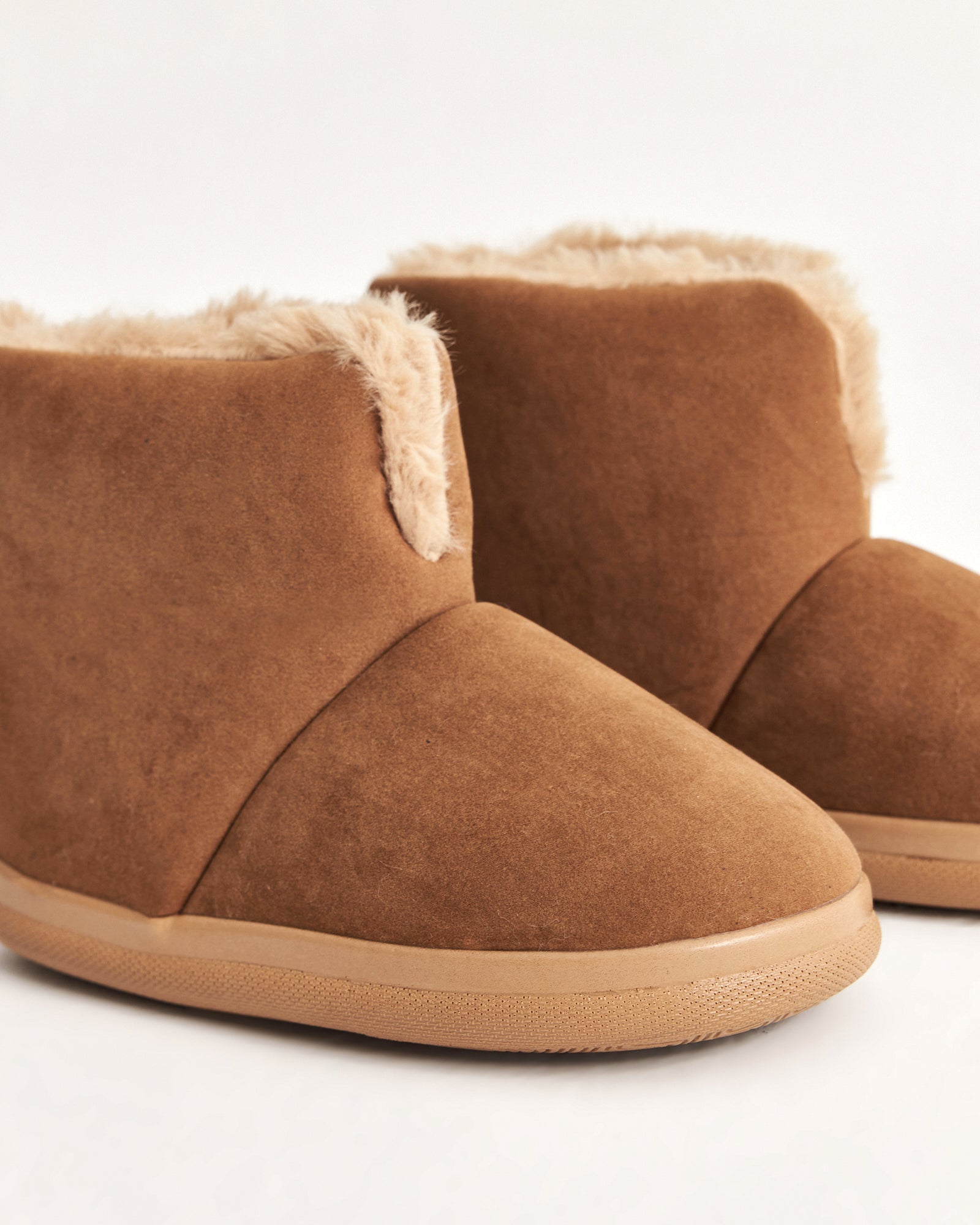 kadın panduf,kadın ev içi panduf,bayan panduf,kadın kışlık panduf,ev için kadın panduf,kadın panduf modelleri,yumuşak kadın panduf,sıcak tutan kadın panduf,kadın ev pandufu,peluş kadın panduf